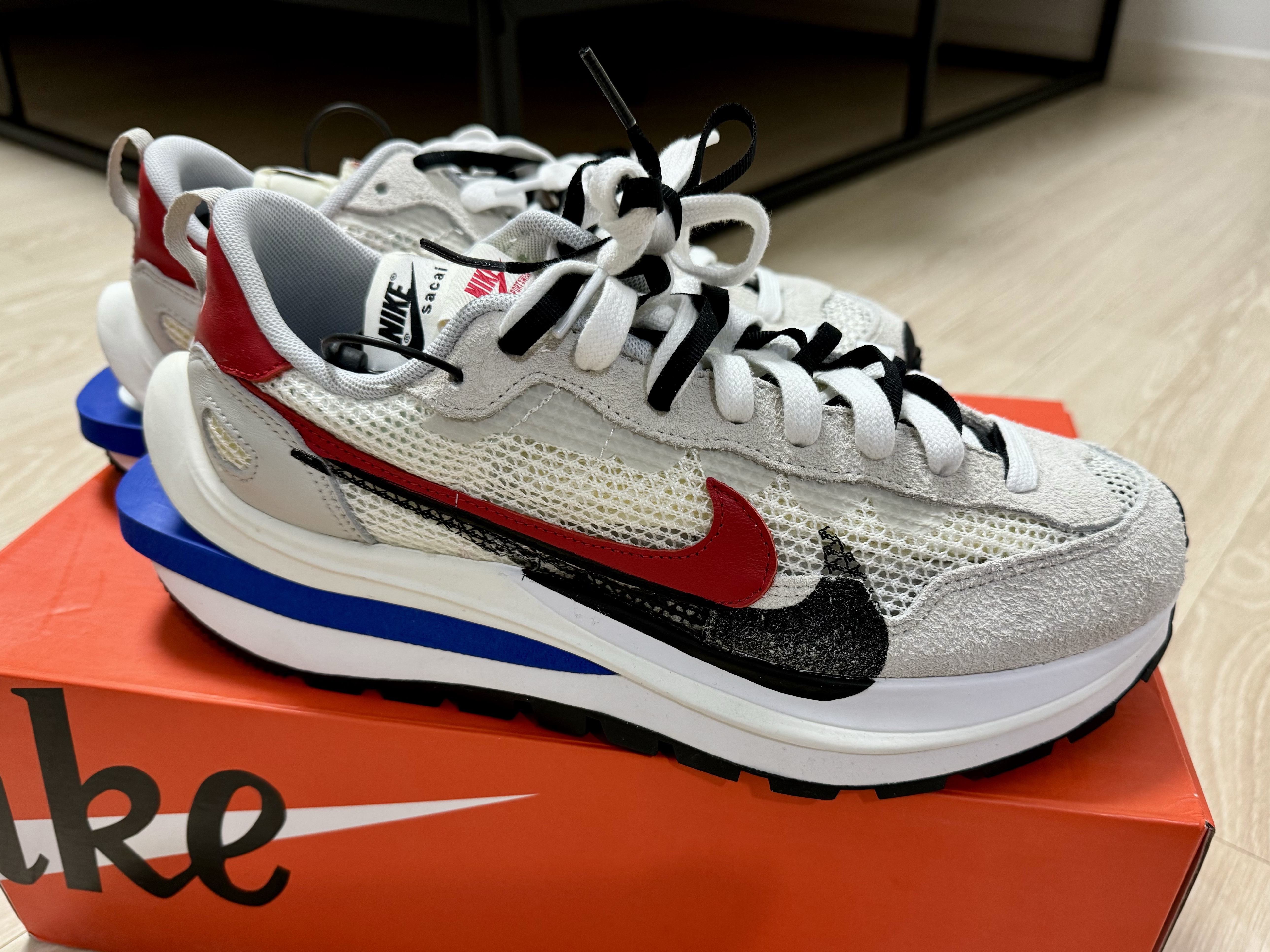 Nike x Sacai VaporWaffle Royal Fuchsia 착용 스타일 - 1