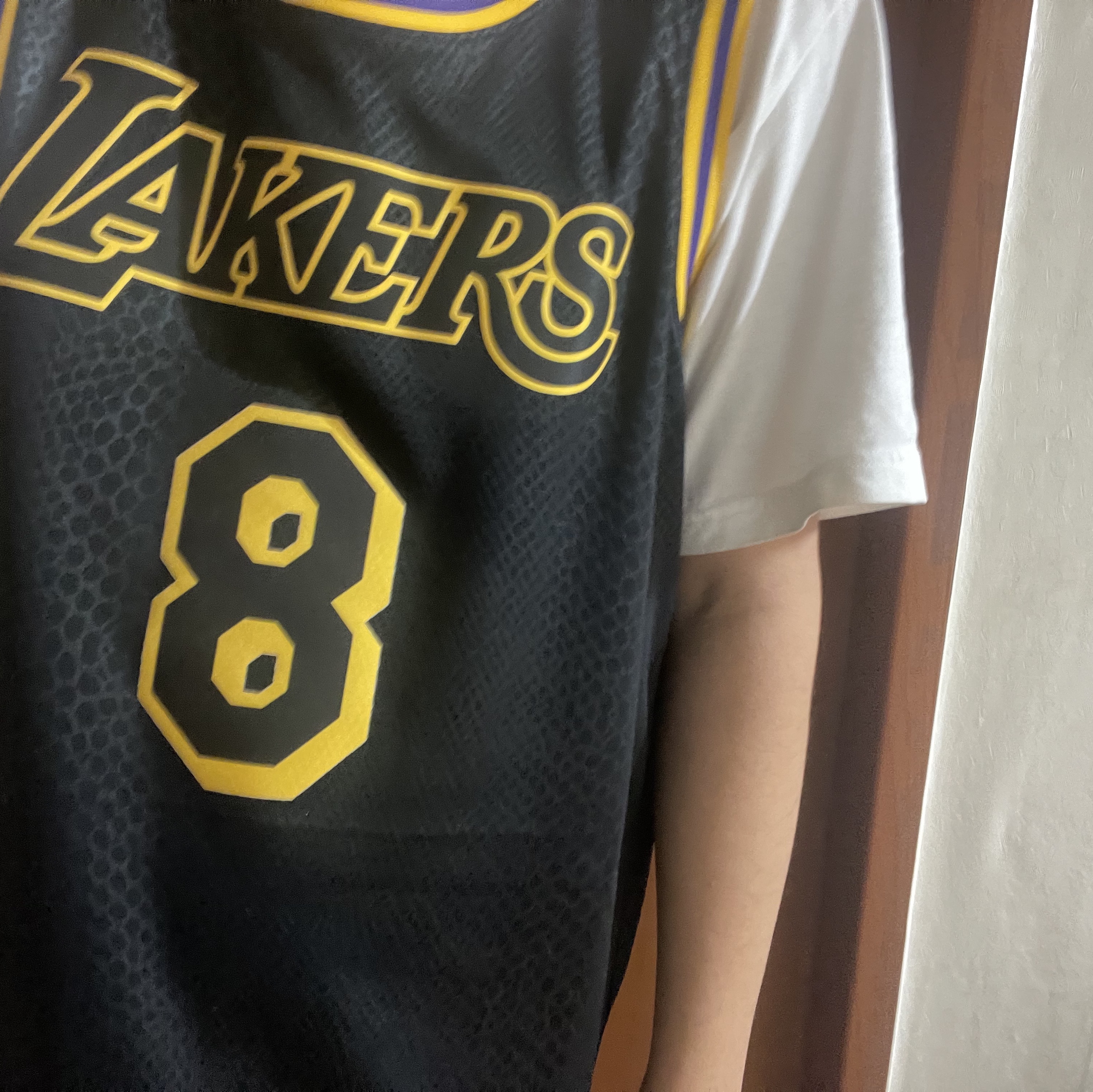Nike Kobe Bryant LA Lakers City Edition Swingman Jersey Black (FN7297-010) 착용 스타일