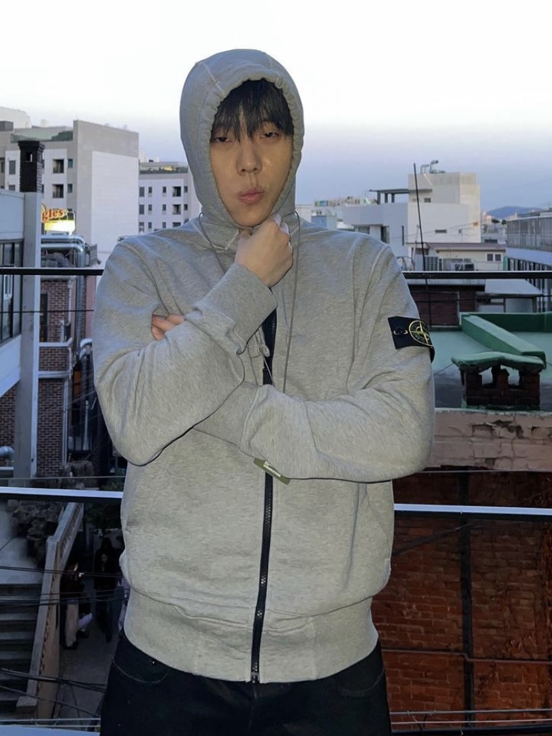 Stone Island 64251 Cotton Fleece Full Zip Hooded Sweatshirt Melange Grey - 22SS 착용 스타일