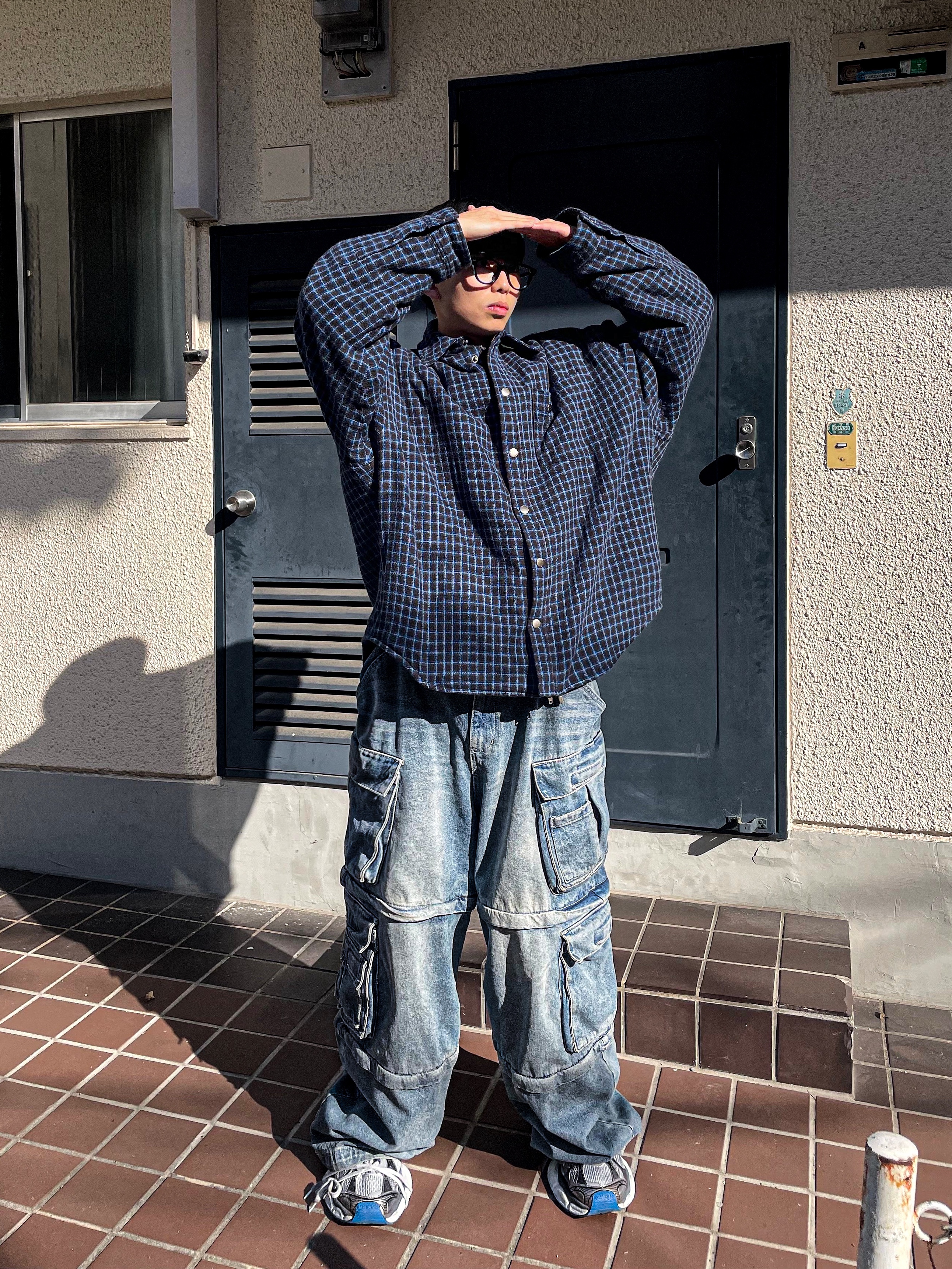 Project G/R Oversized Convertible Cargo Pants Blue, Balenciaga 3XL Sneakers Grey White Blue 착용 스타일