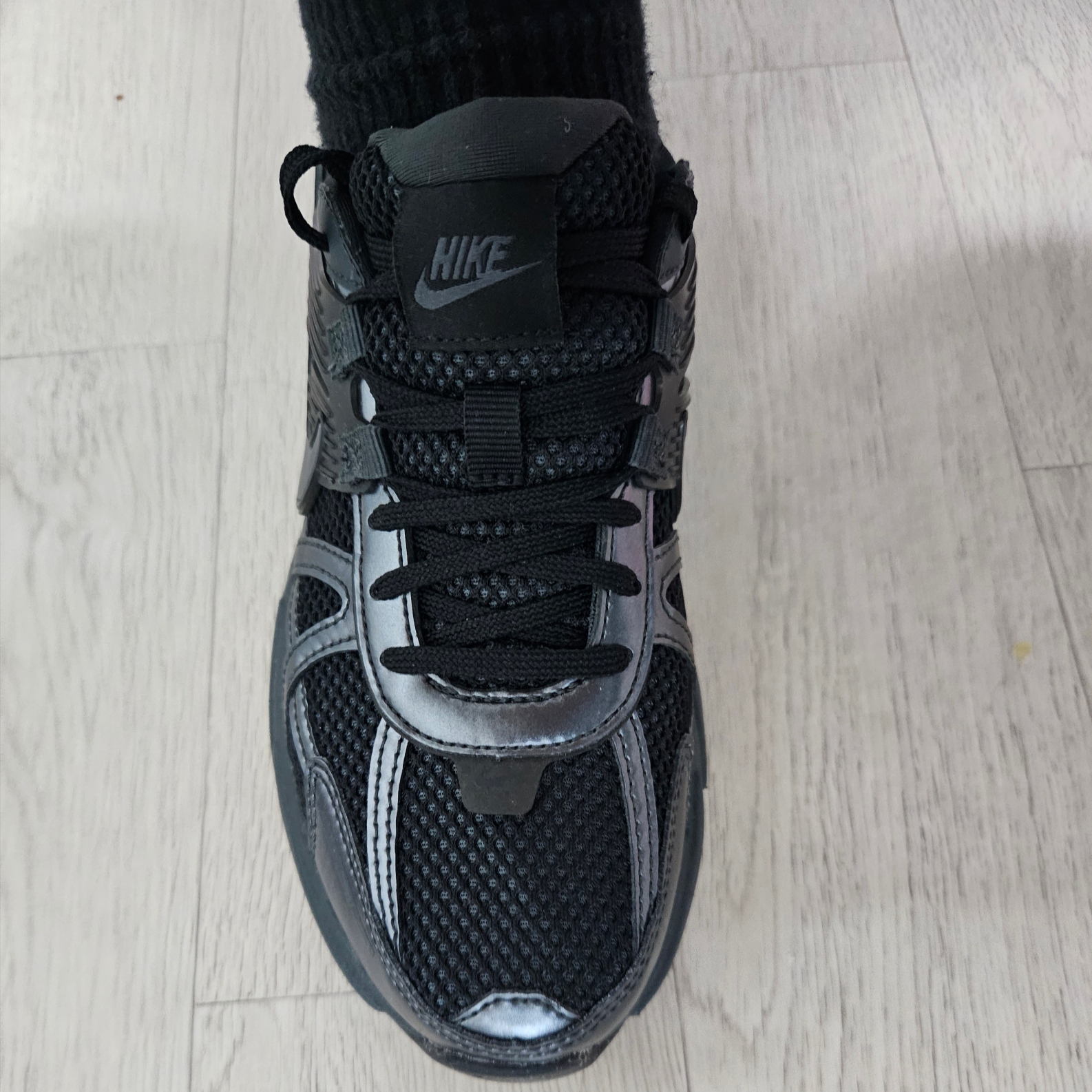 Nike V2K Run Black Anthracite 착용 스타일