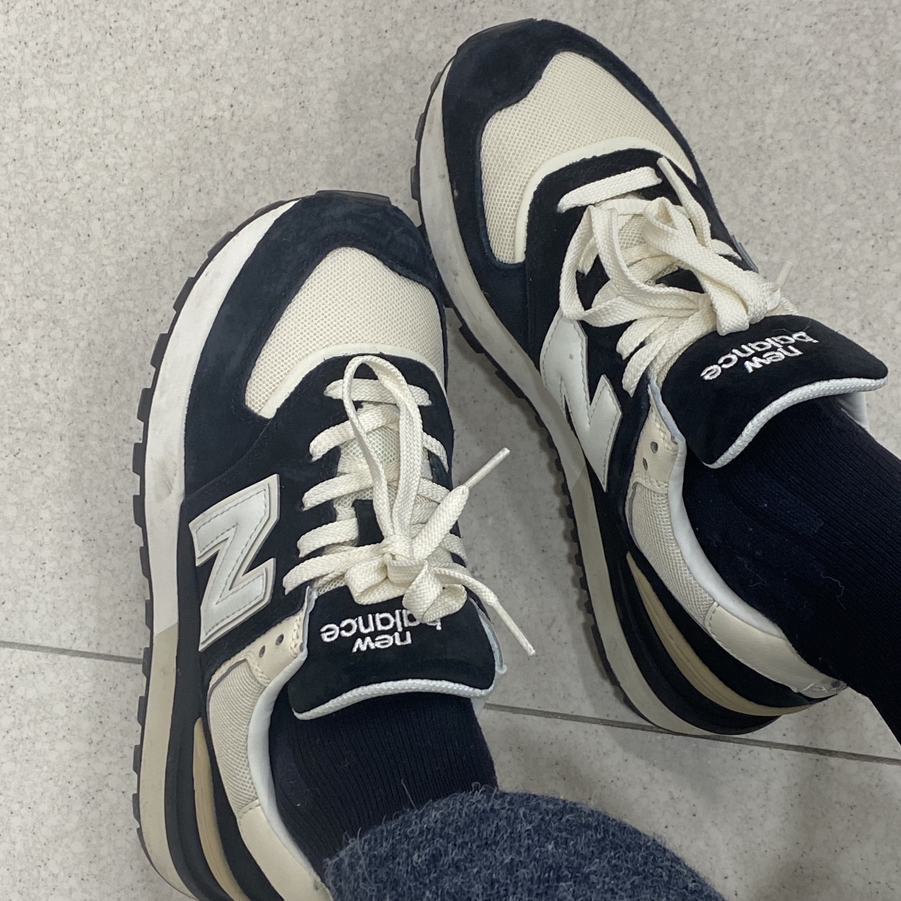 New Balance 574 Legacy Black Angora 착용 스타일 - 2