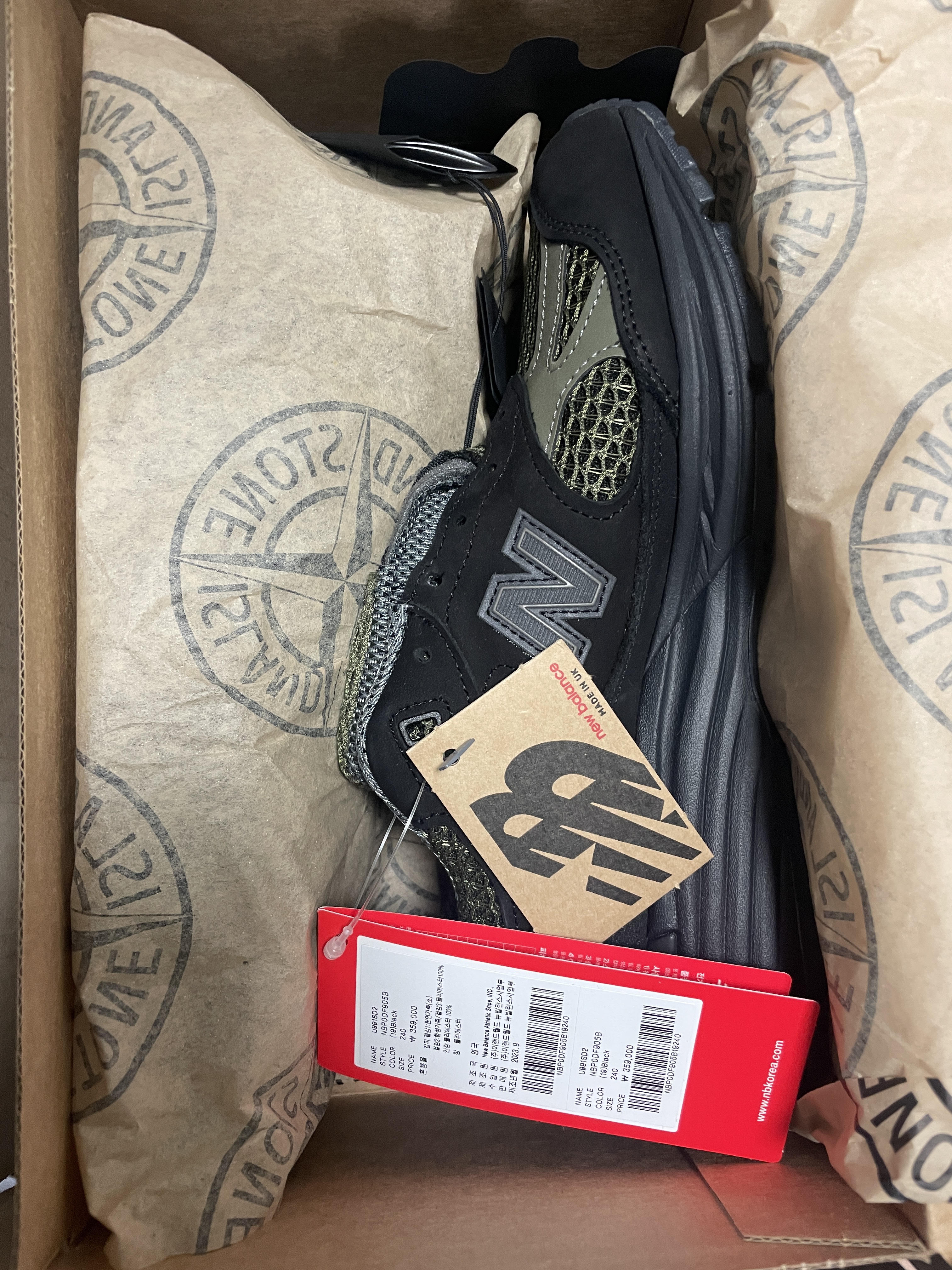 New Balance x Stone Island 991v2 Made in UK Black Olive Night 착용 스타일 - 3