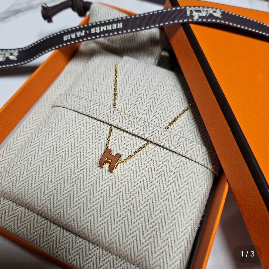 (W) Hermes Mini Pop H Pendant Palladium & New Gold 착용 스타일 - 4