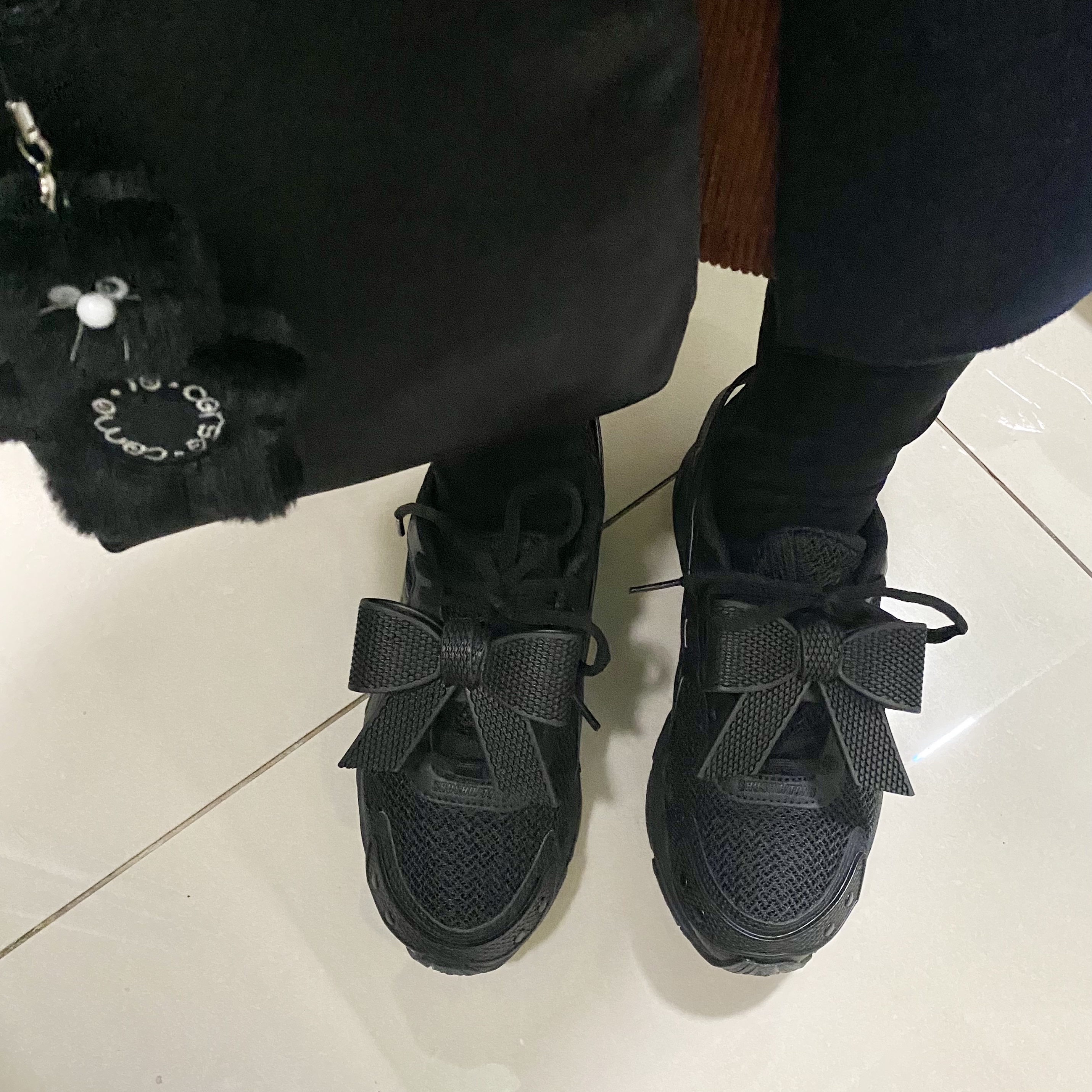 Asics x Shushu/Tong Gel-MJ Black, Monamhee x 10 Corso Como Bianco Phone Strap Black 착용 스타일