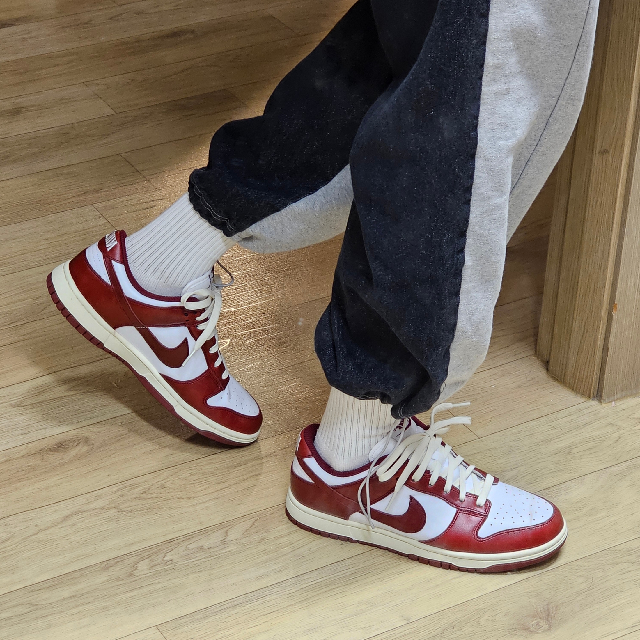 (W) Nike Dunk Low Retro PRM Team Red and White 착용 스타일