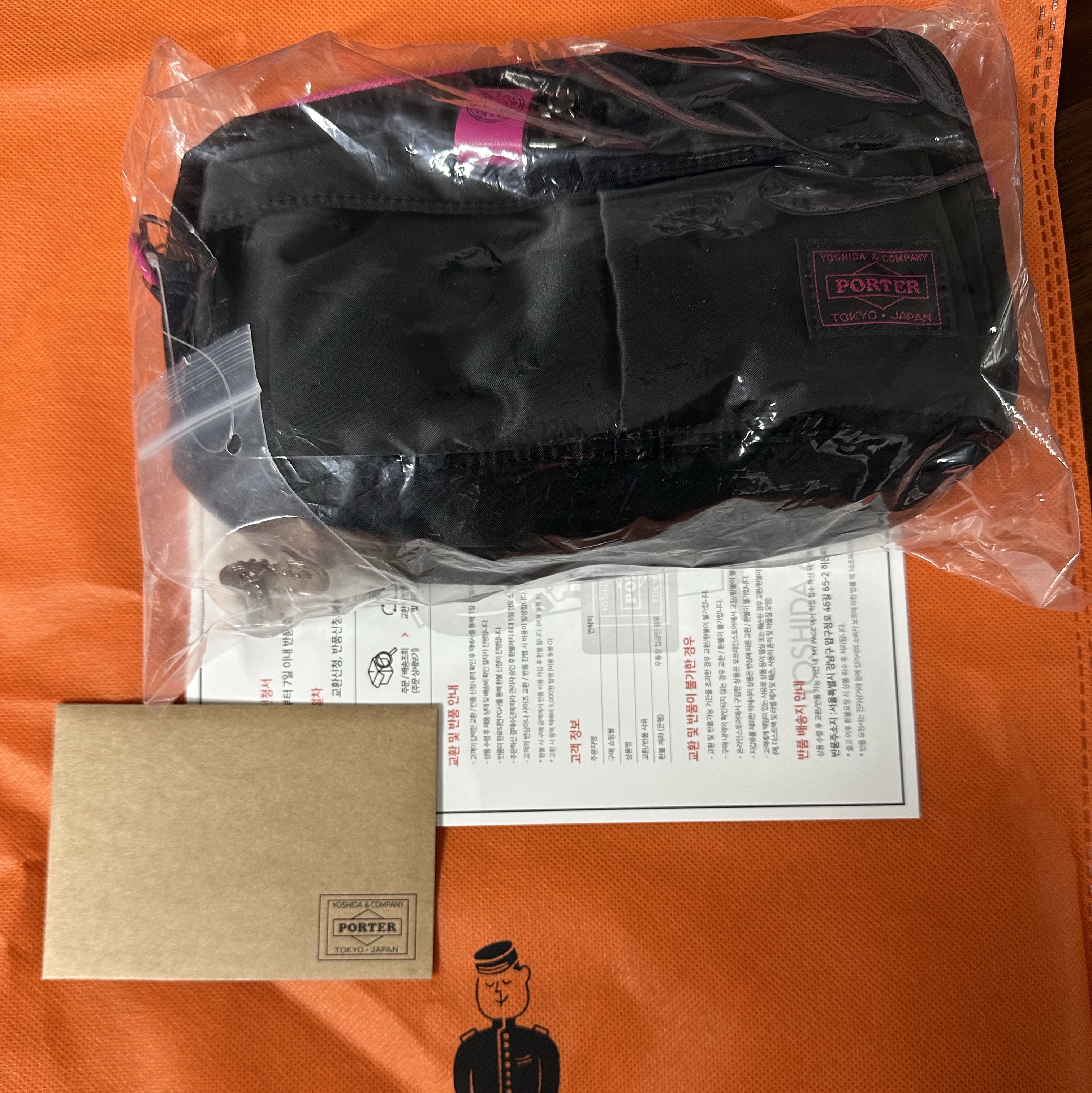 Porter Flamingo 2way Shoulder Bag Black 착용 스타일 - 1