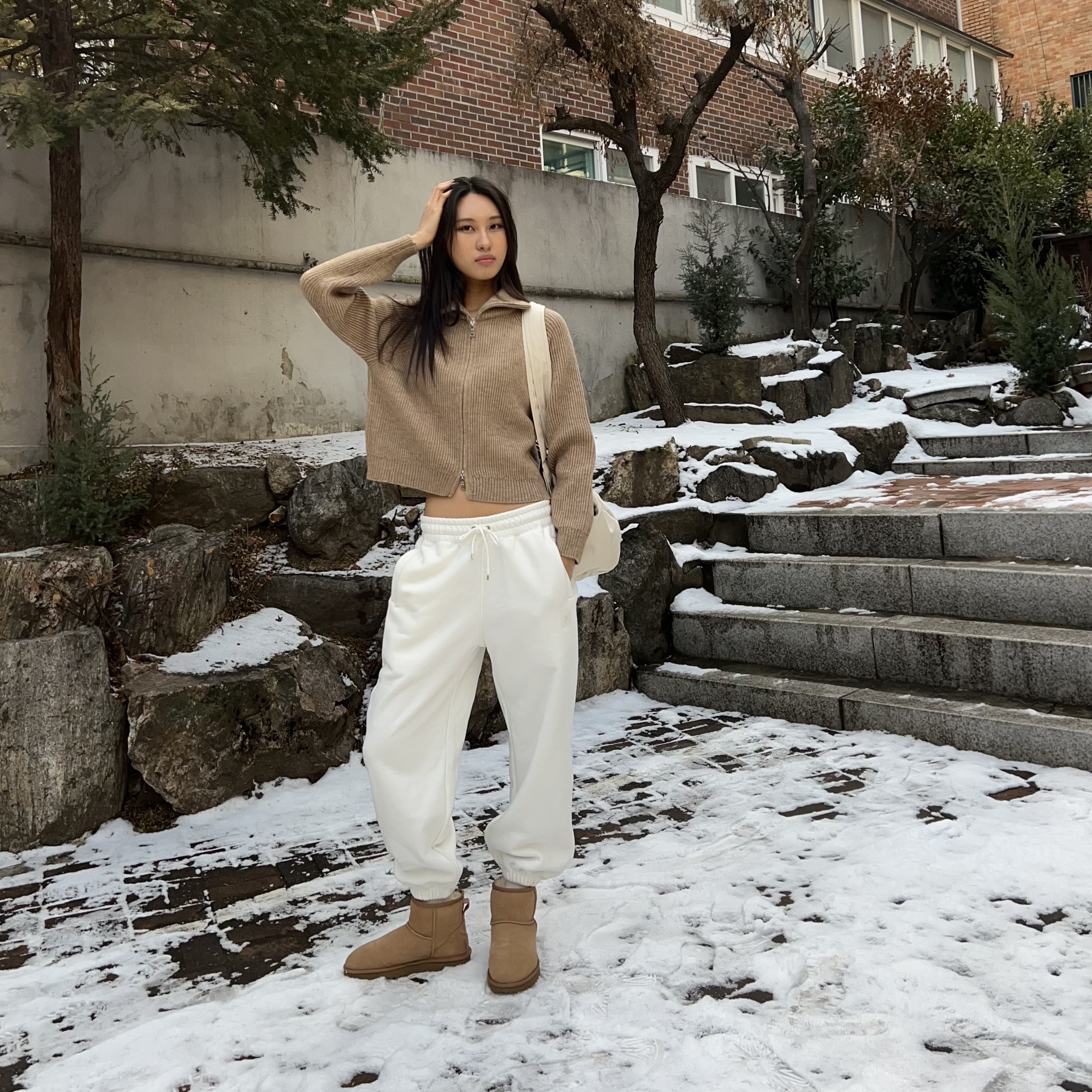 (W) UGG Classic Mini II Boots Chestnut 착용 스타일 - 1