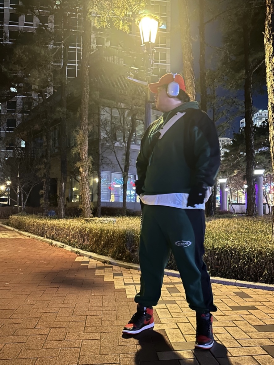 Jordan 1 Retro High OG Patent Bred, Apple AirPods Max Lightning Silver (Korean Ver.) 착용 스타일