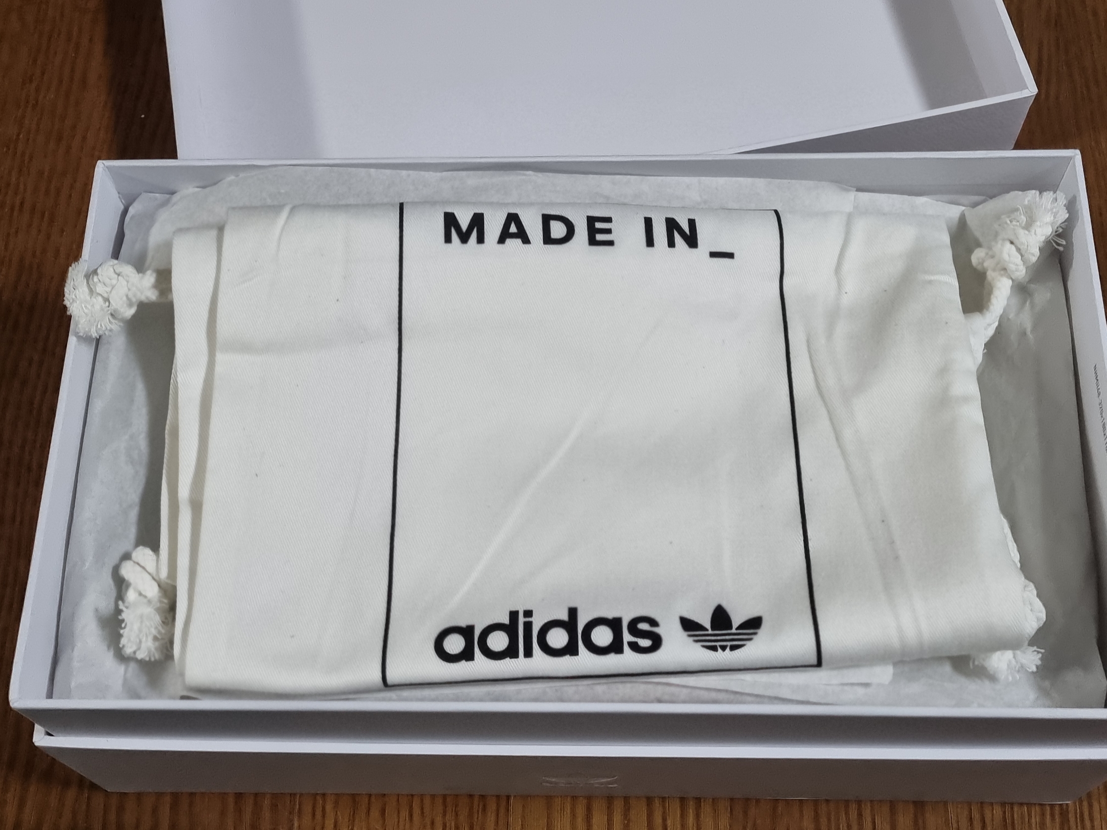 Adidas Samba OG Made in Italy Core Black Gum 착용 스타일 - 2