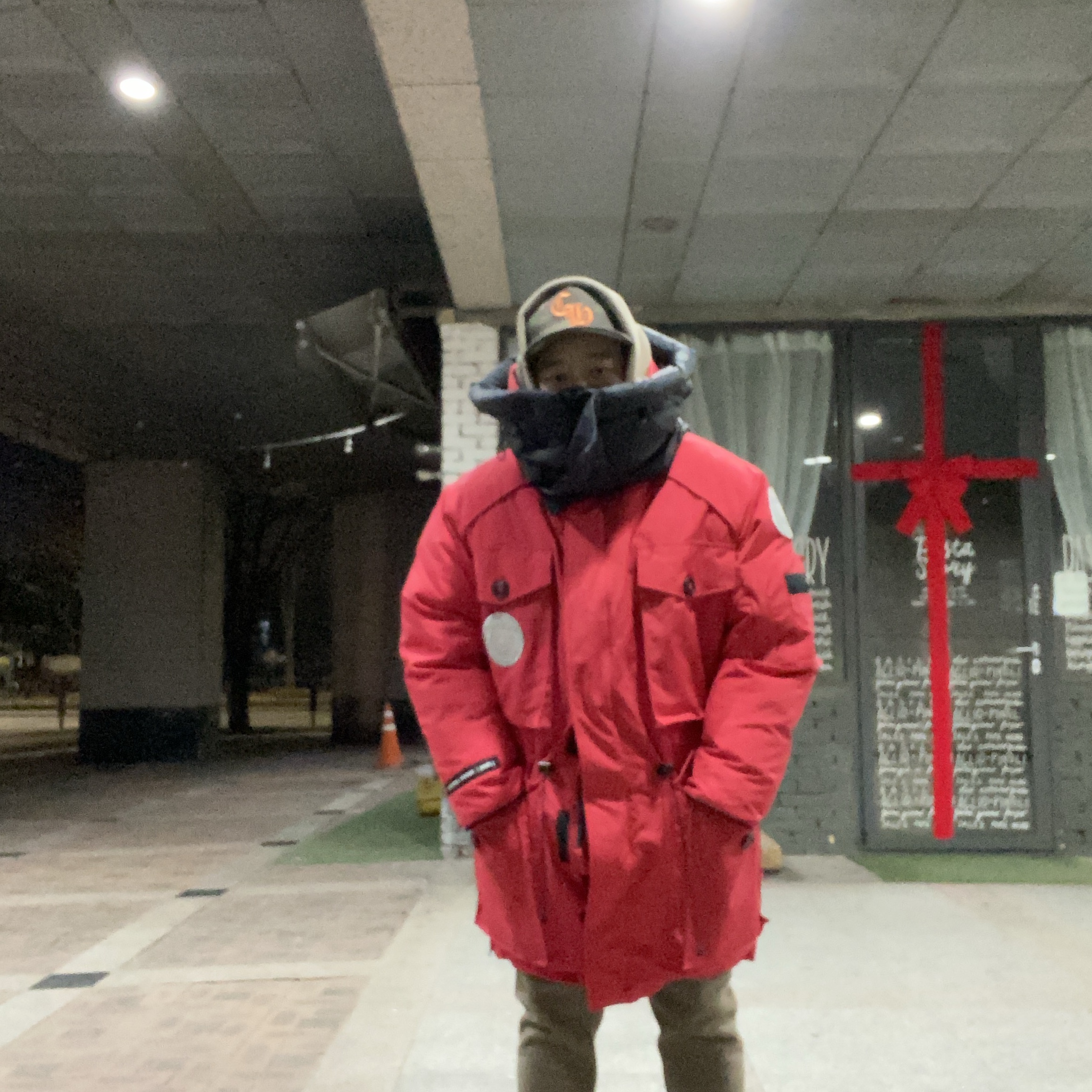 Essentials Pull-Over Hoodie Harvest - 21FW, Essentials Sweatpants Harvest - 21FW 착용 스타일
