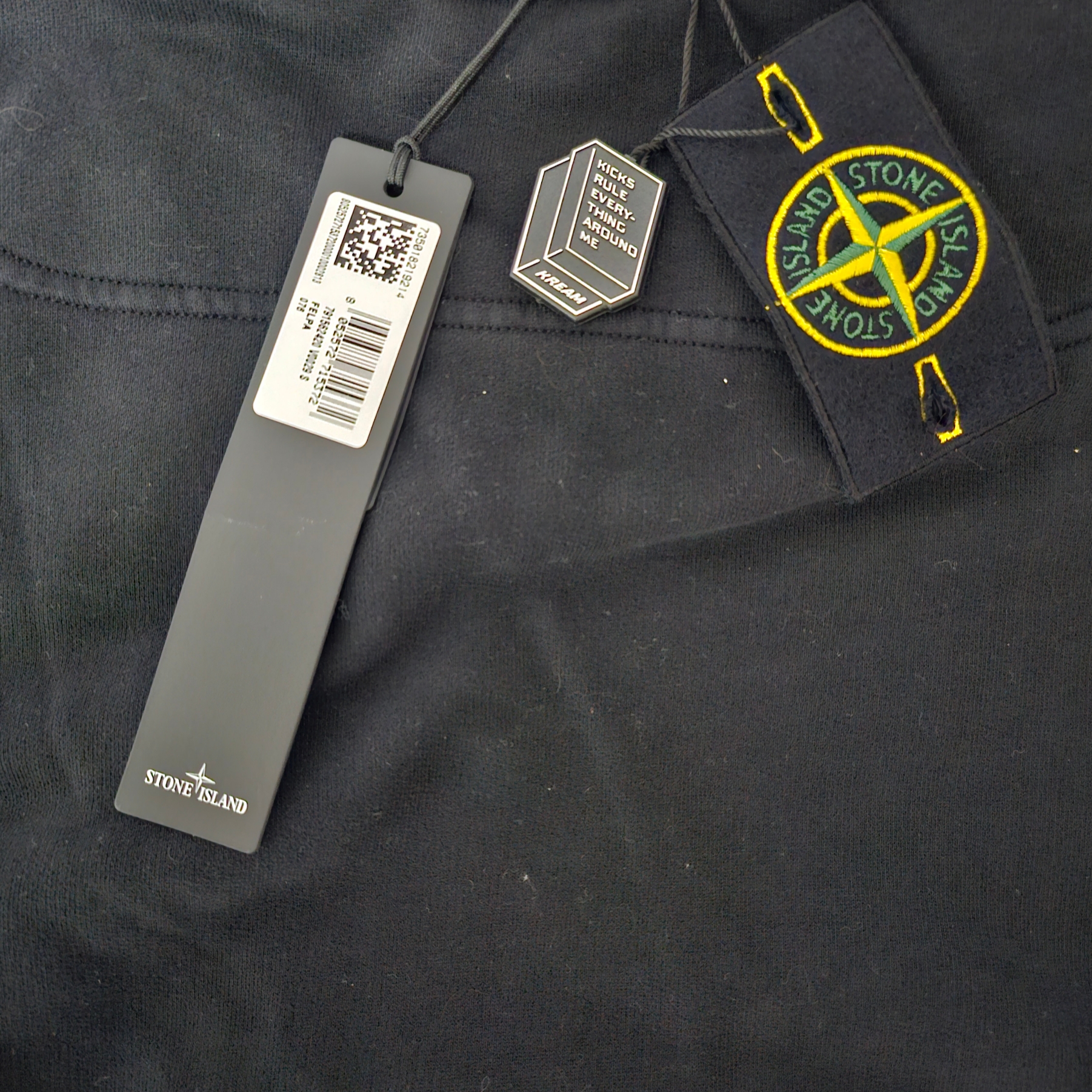 Stone Island 62420 Brushed Cotton Fleece Garment Dyed Crewneck Sweatshirt Black - 23FW 착용 스타일 - 2