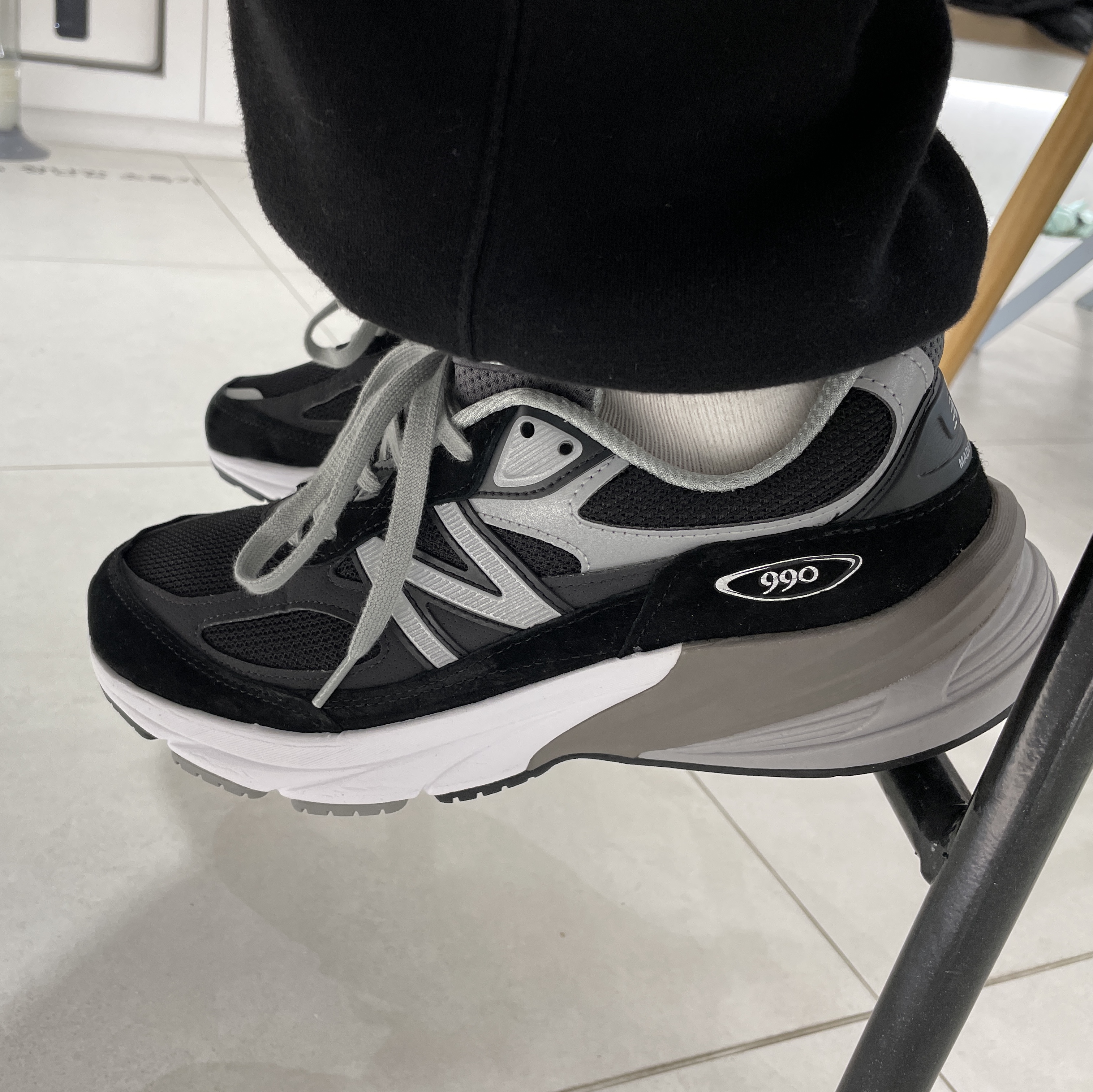 (PS) New Balance FuelCell 990v6 Pink, New Balance 990v6 Made in USA Black White 착용 스타일 - 3