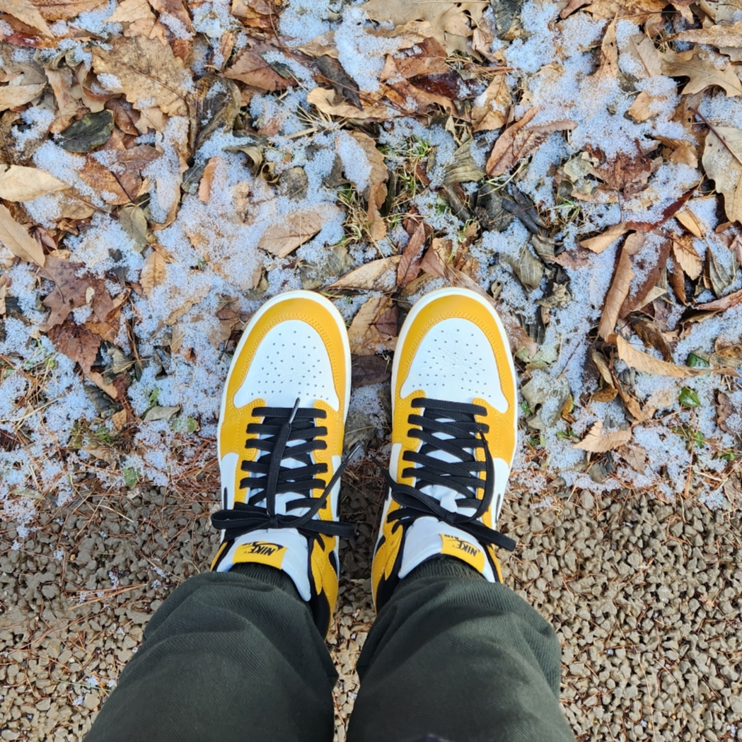 Jordan 1 Retro High OG Yellow Ochre 착용 스타일 - 1