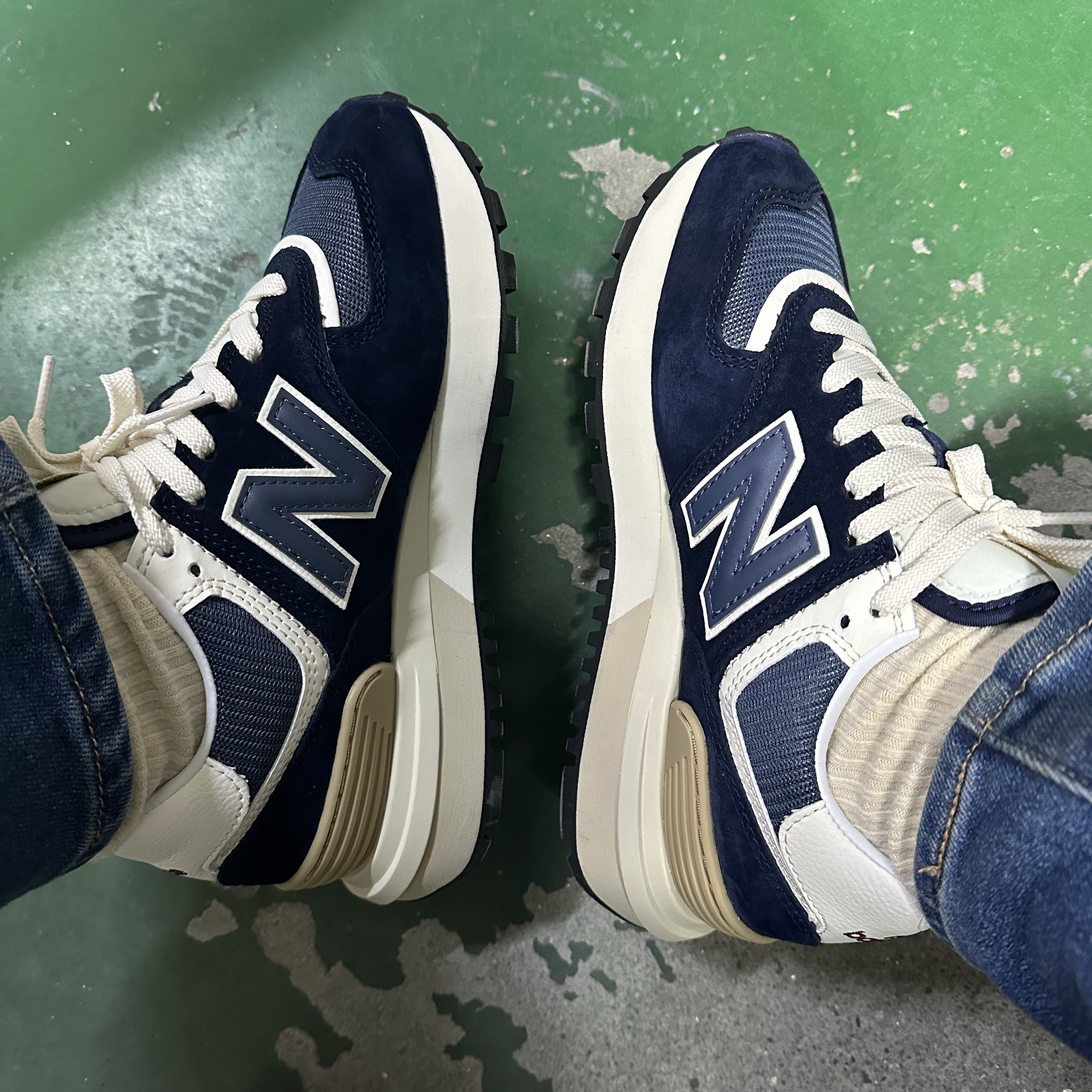 New Balance 574 Legacy Navy 착용 스타일