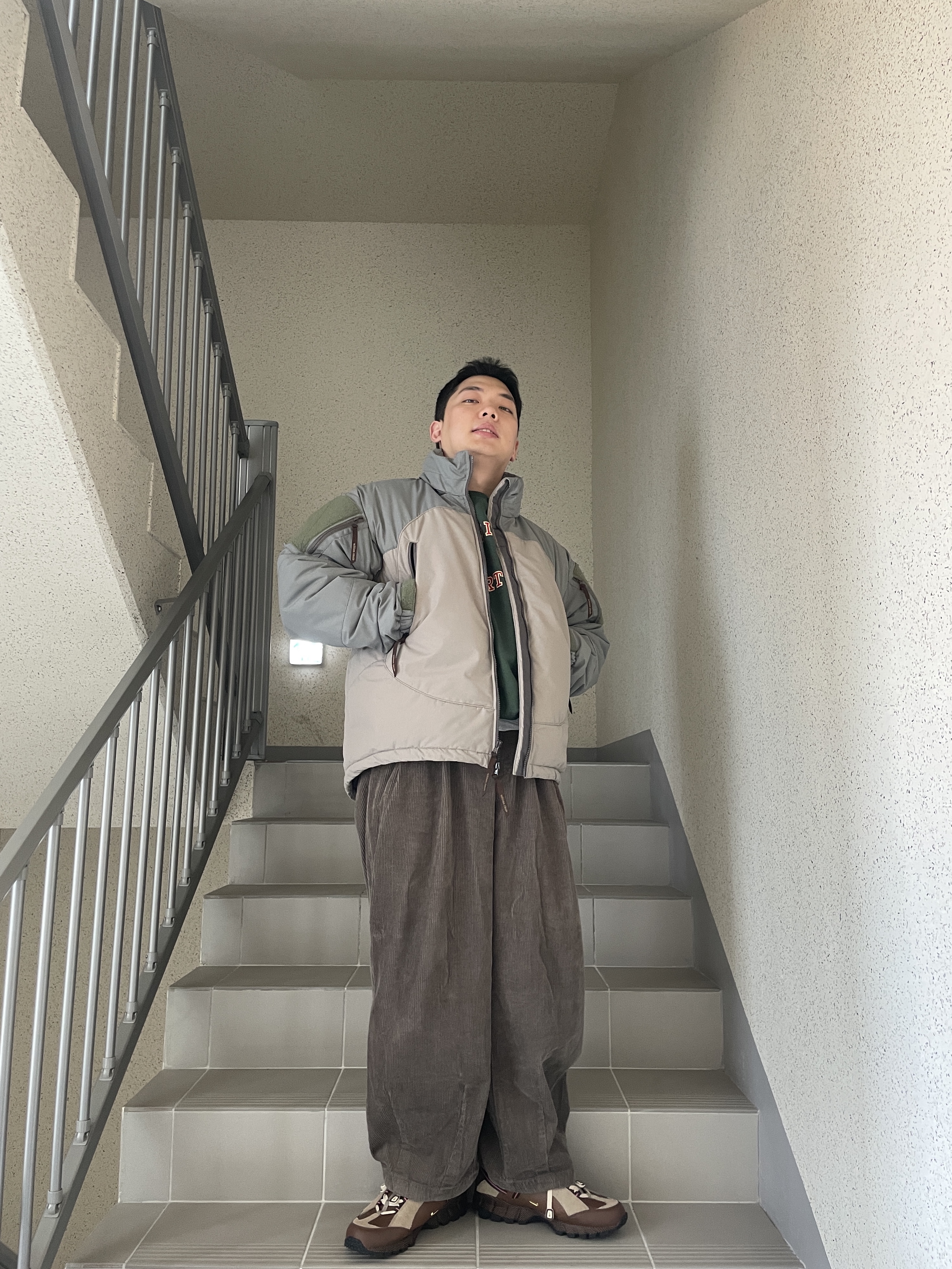 Nike x Jacquemus Air Humara LX Ale Brown and Gold 착용 스타일 - 3