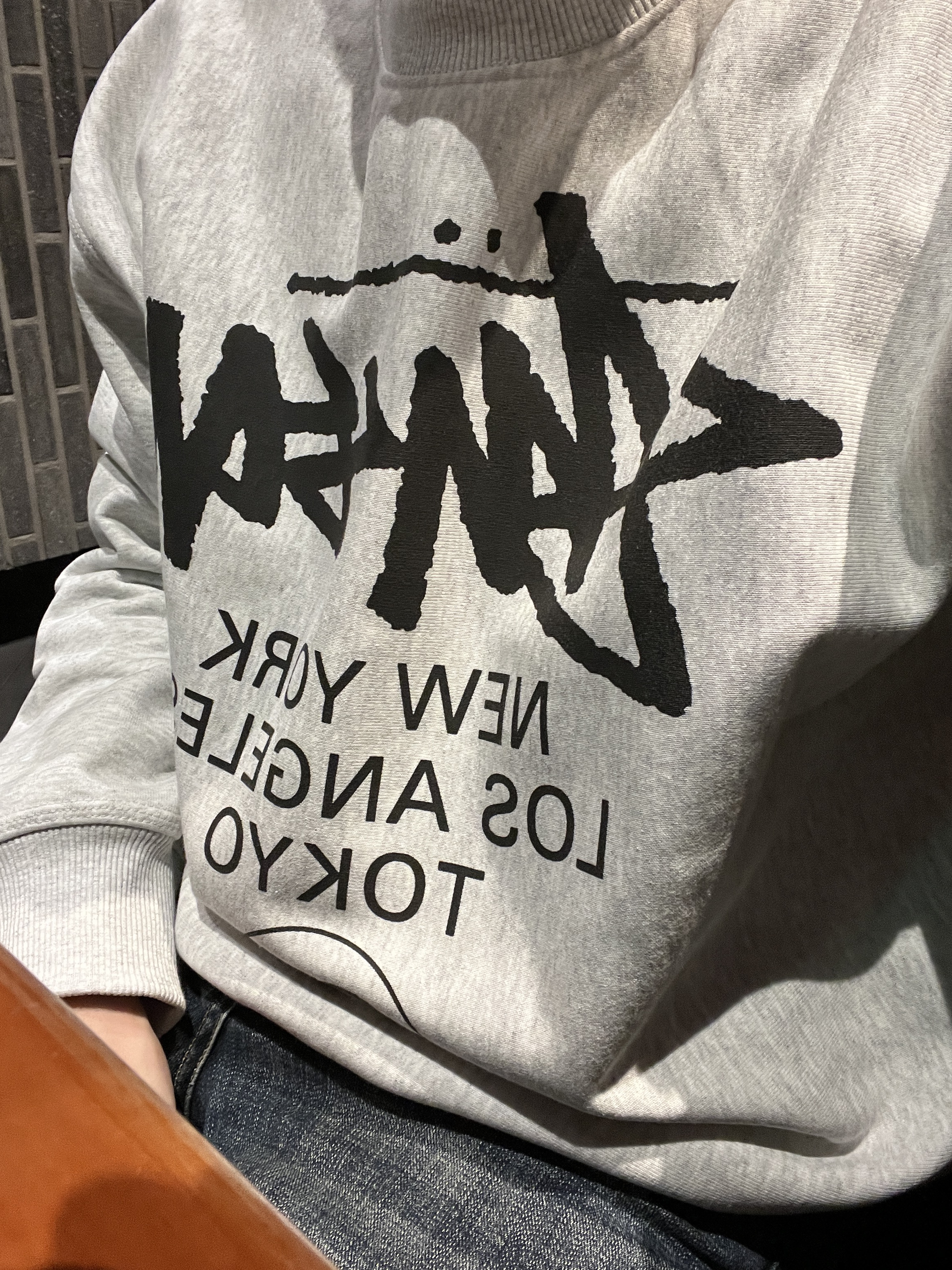 Stussy World Tour Crew Ash Heather 2023 착용 스타일