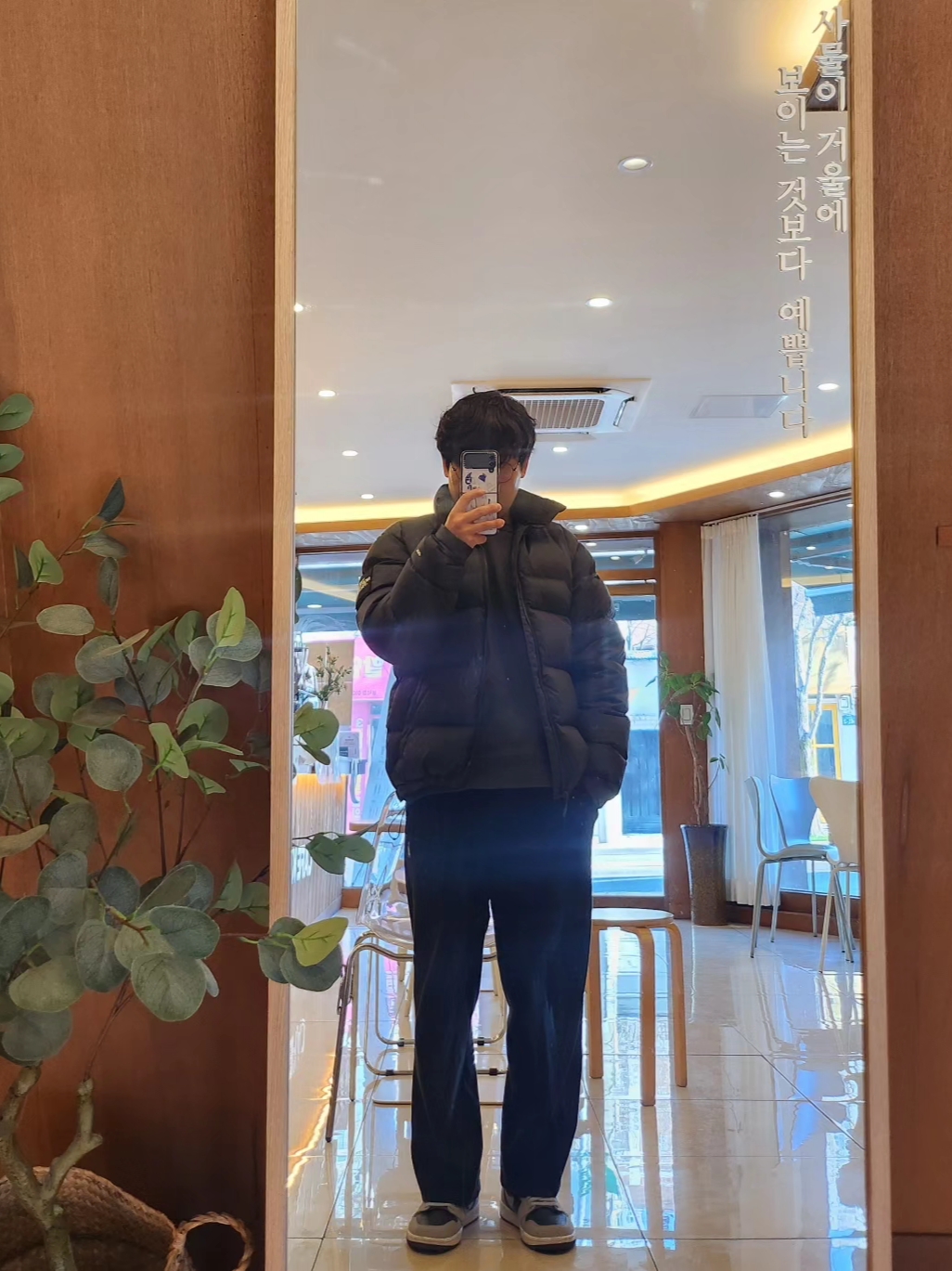 The North Face 1992 Nuptse Jacket Charcoal, Nike SB ISO Crewneck Dark Smoke Grey 착용 스타일