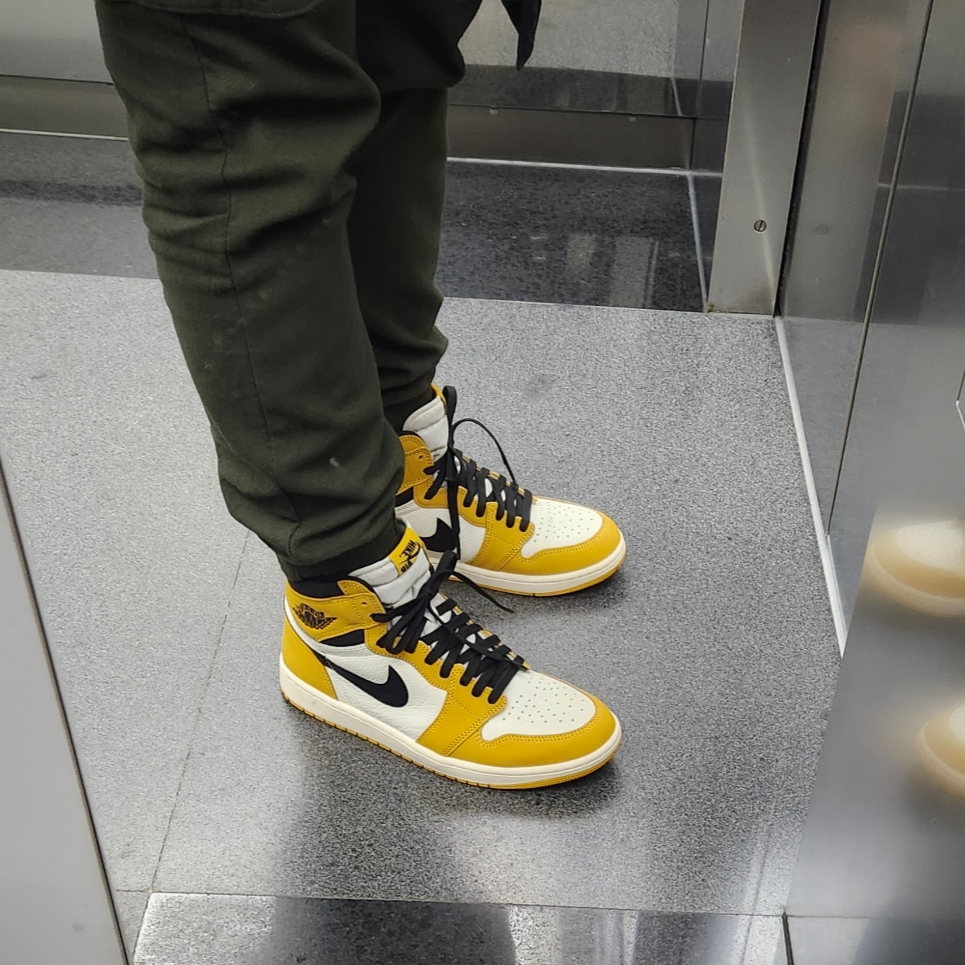 Jordan 1 Retro High OG Yellow Ochre 착용 스타일 - 2