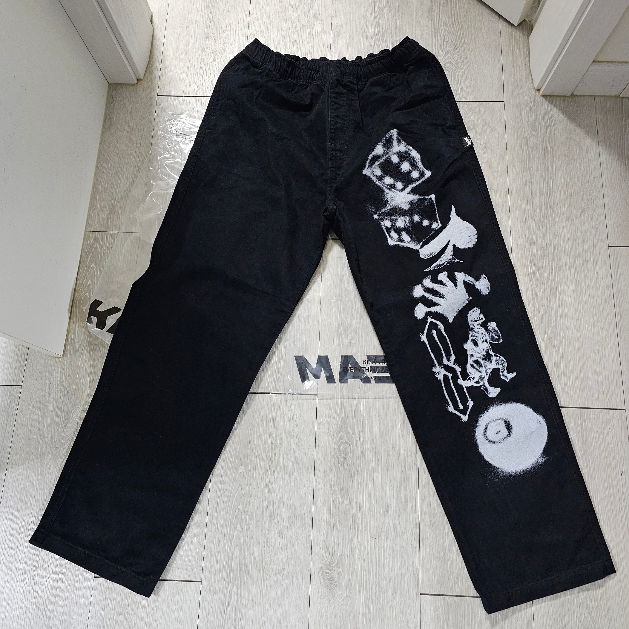 Stussy Airbrush Icon Beach Pants Black 착용 스타일