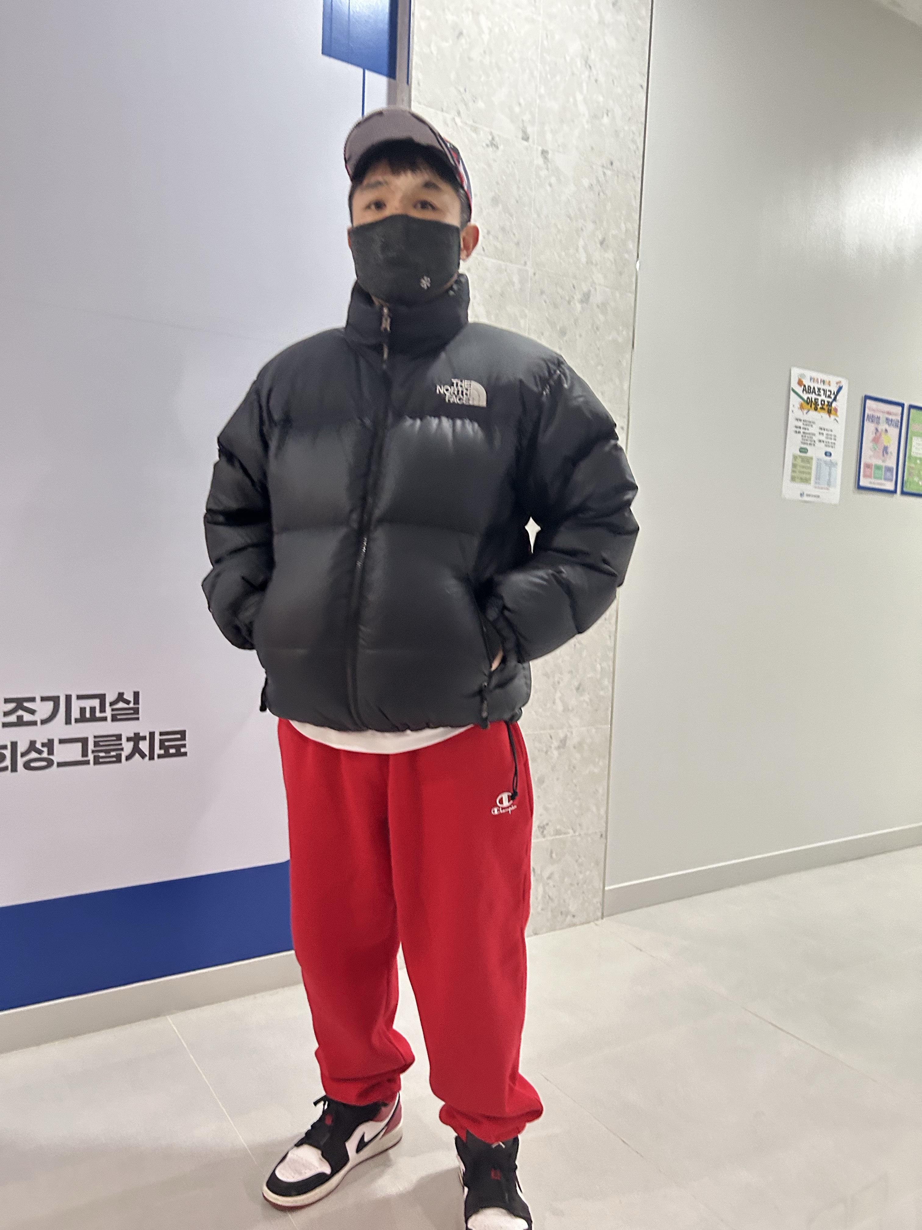Supreme x Nike Arc Corduroy 6-Panel Red Camo - 22SS, Jordan 1 Low Black Toe 착용 스타일