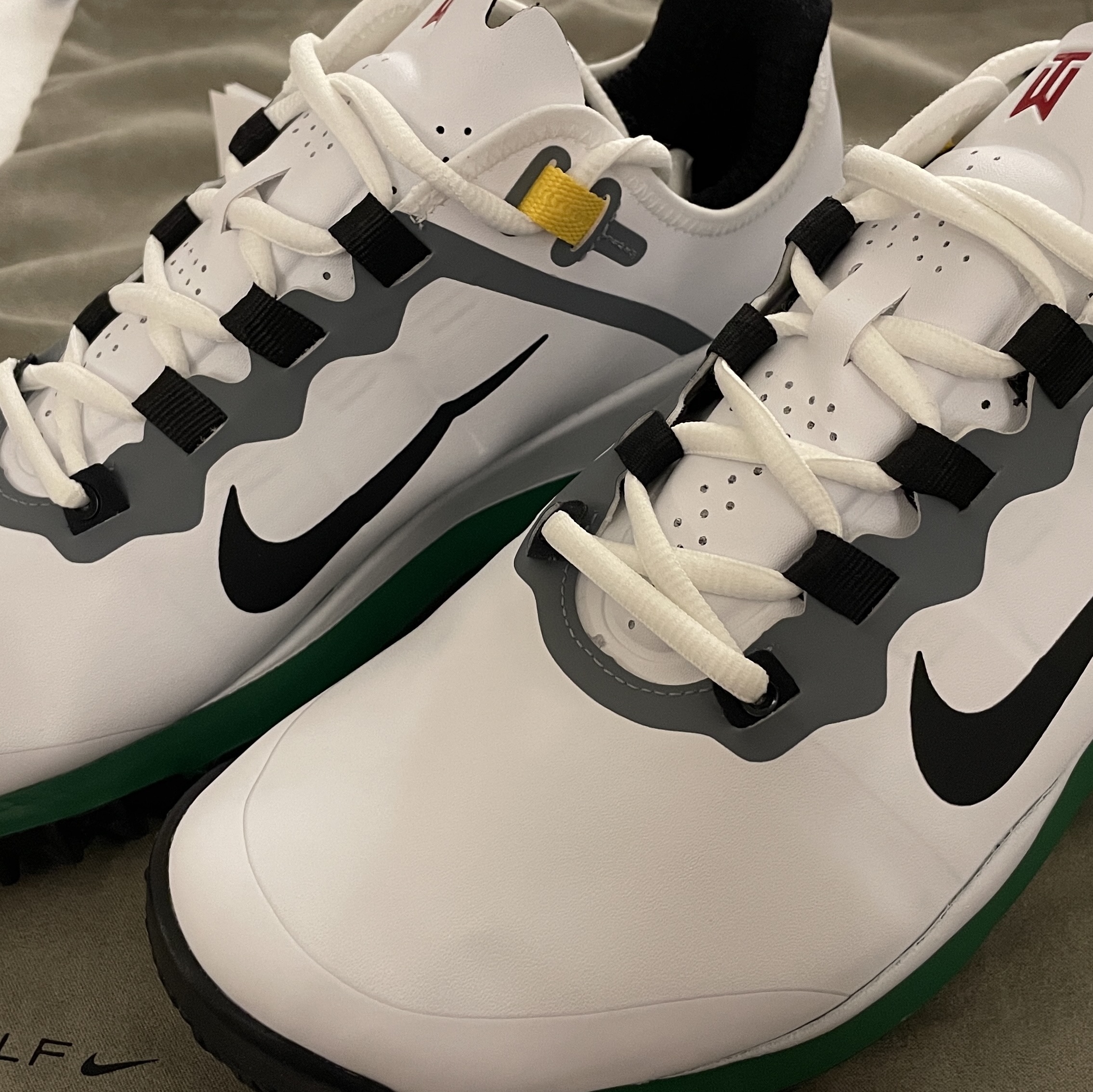 Nike Tiger Woods '13 Wide White Pine Green 착용 스타일 - 2
