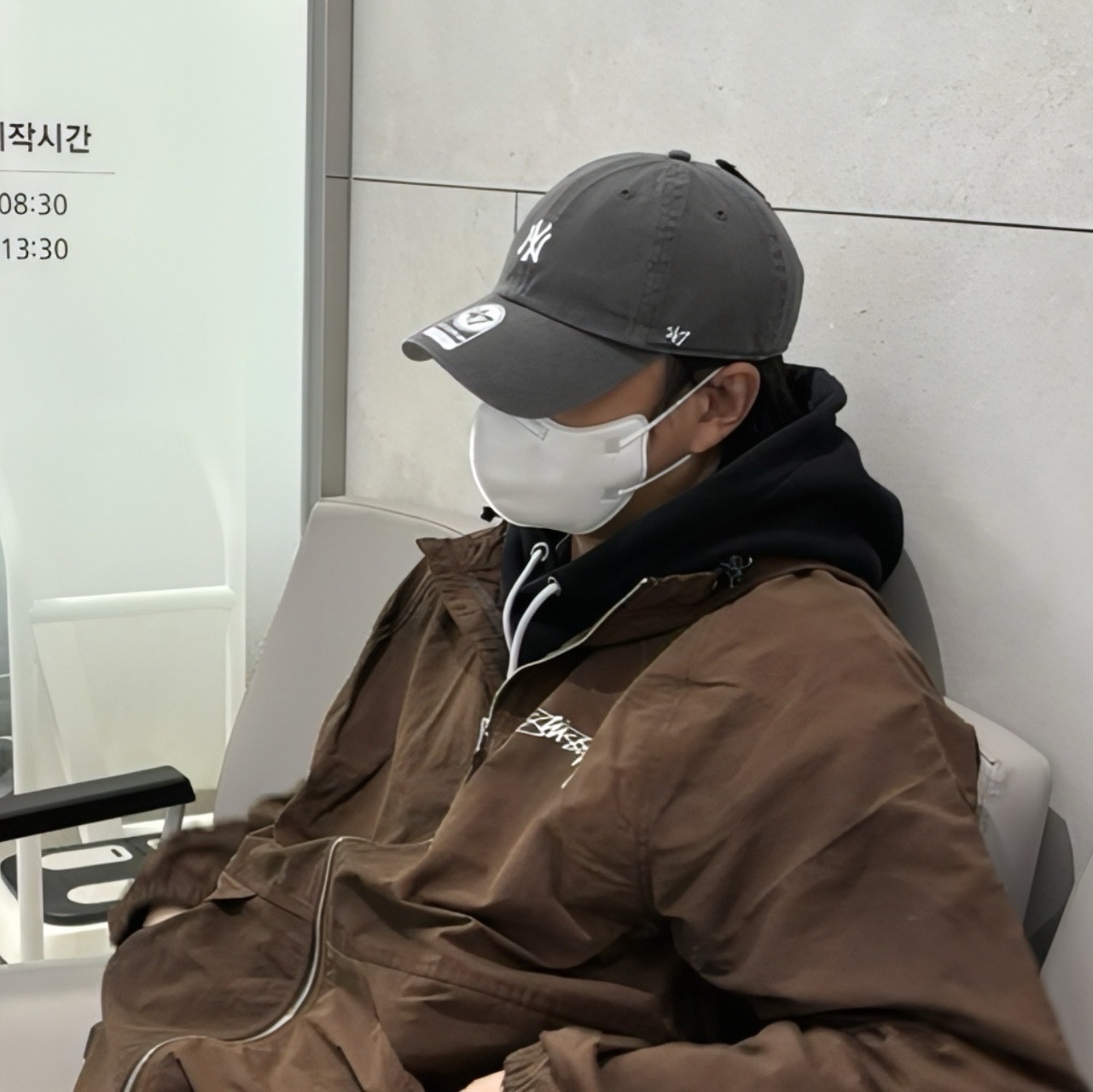 Stussy Wave Dye Beach Shell Jacket Coffee 착용 스타일