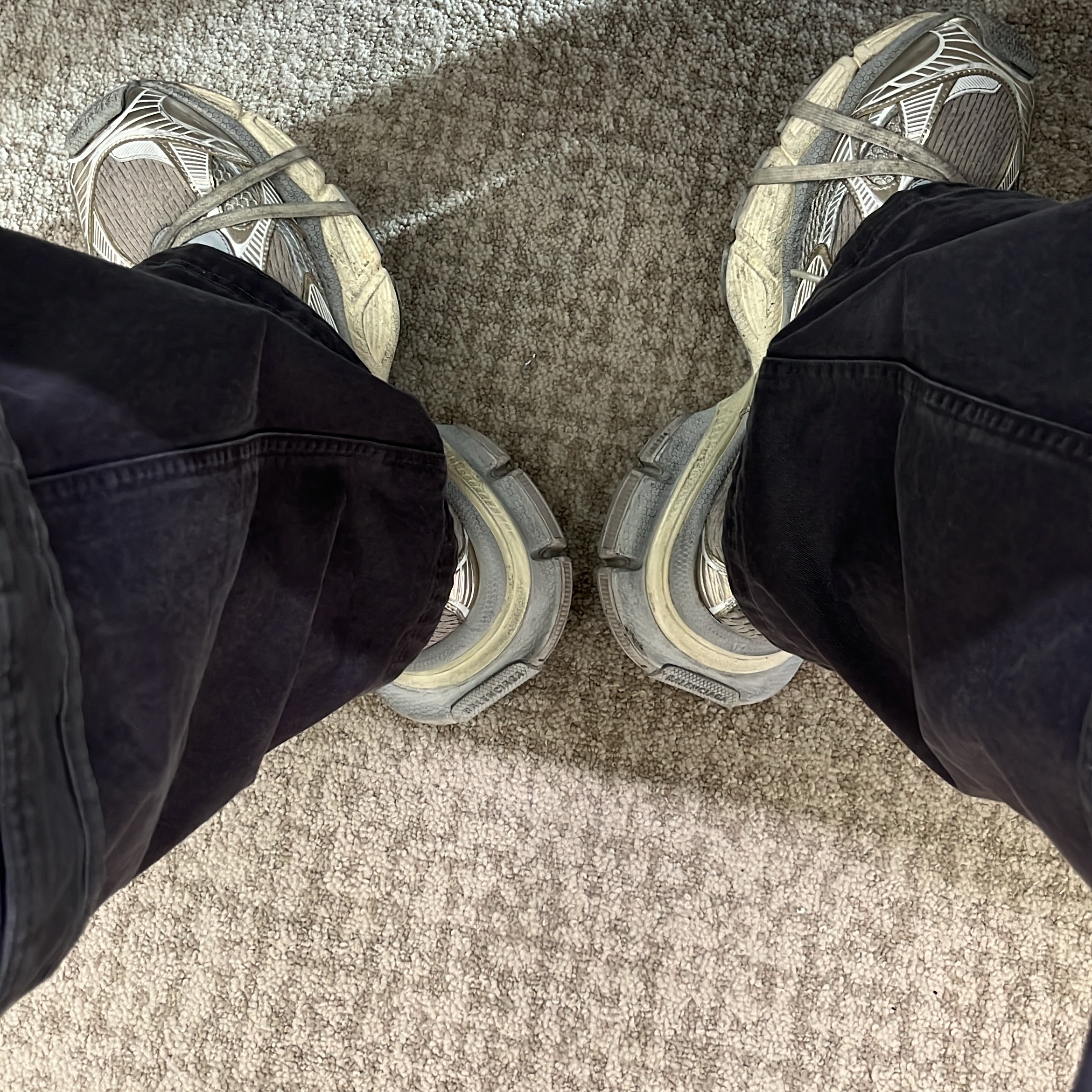 Balenciaga 3XL Sneakers Light Beige 착용 스타일