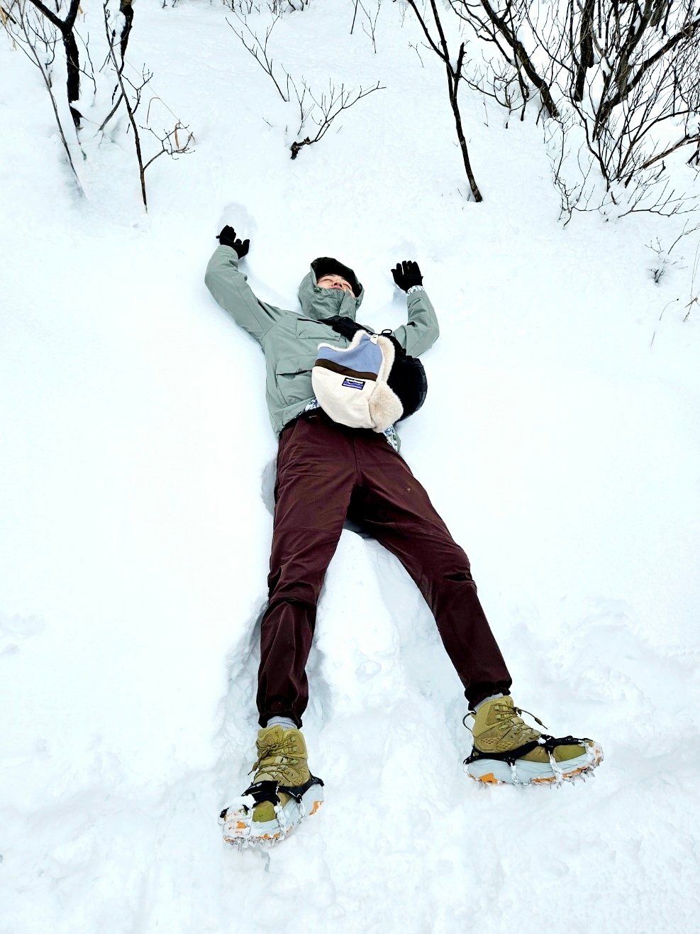 Nike NRG ACG Dri-Fit UV Snowgrass Trail Shirt Light Bone - Asia, Nike ACG Sun farer Trail Pants Earth - Asia 착용 스타일 - 1