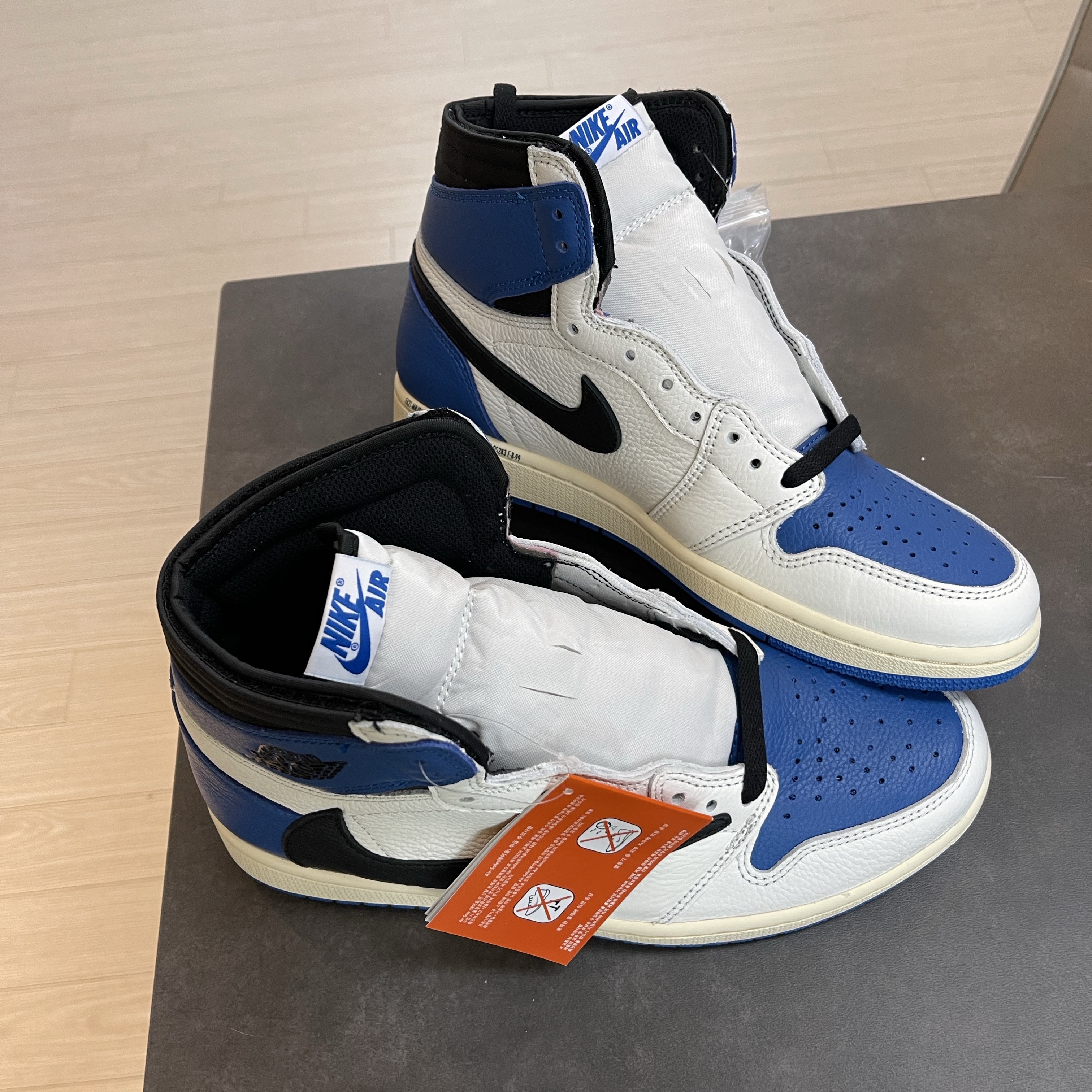 Jordan 1 x Travis Scott x Fragment Retro High OG SP Military Blue 착용 스타일