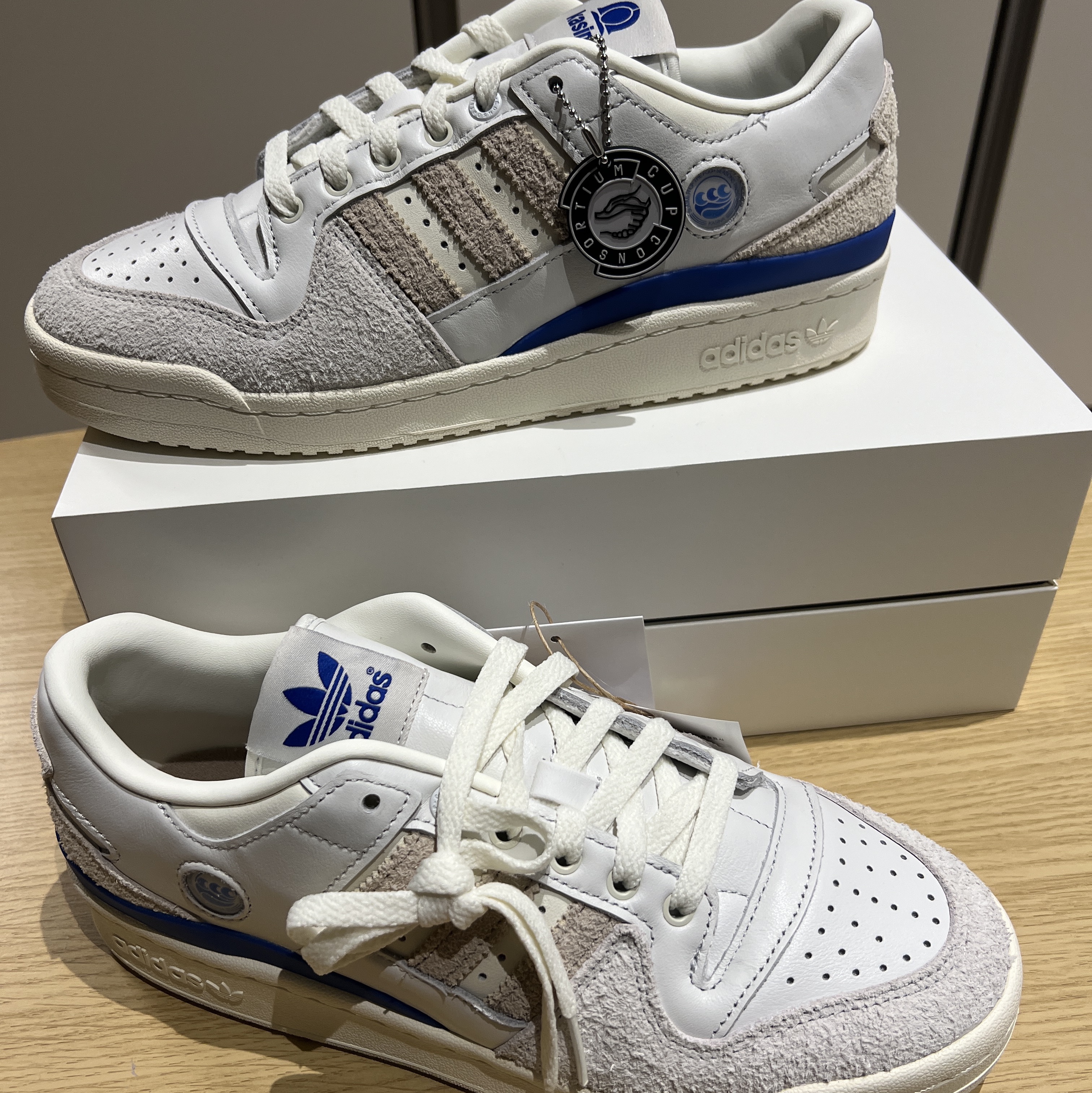 Adidas x Kasina Forum 84 Low Consortium Cup Off White 착용 스타일 - 7