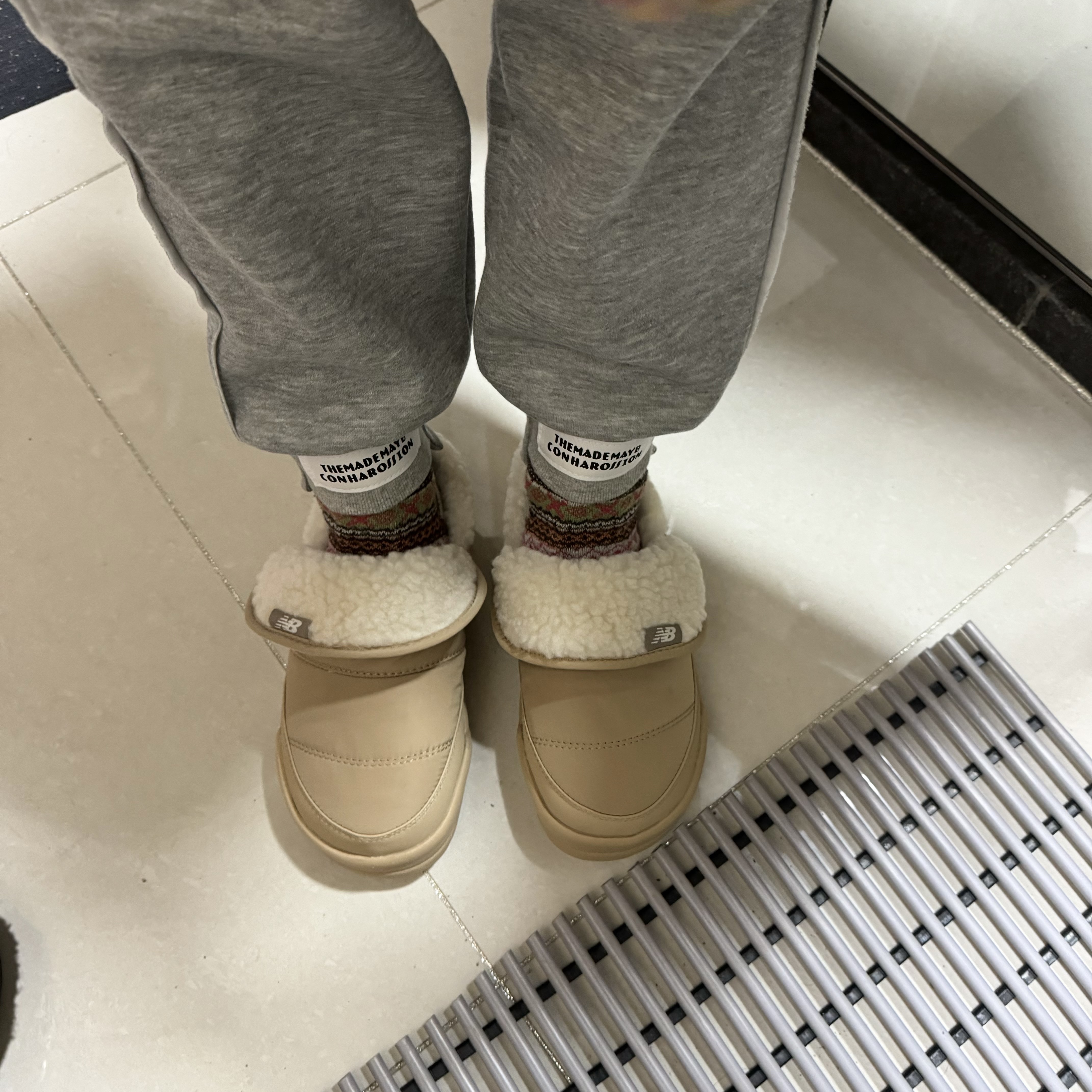New Balance Puflee v2 Beige 착용 스타일
