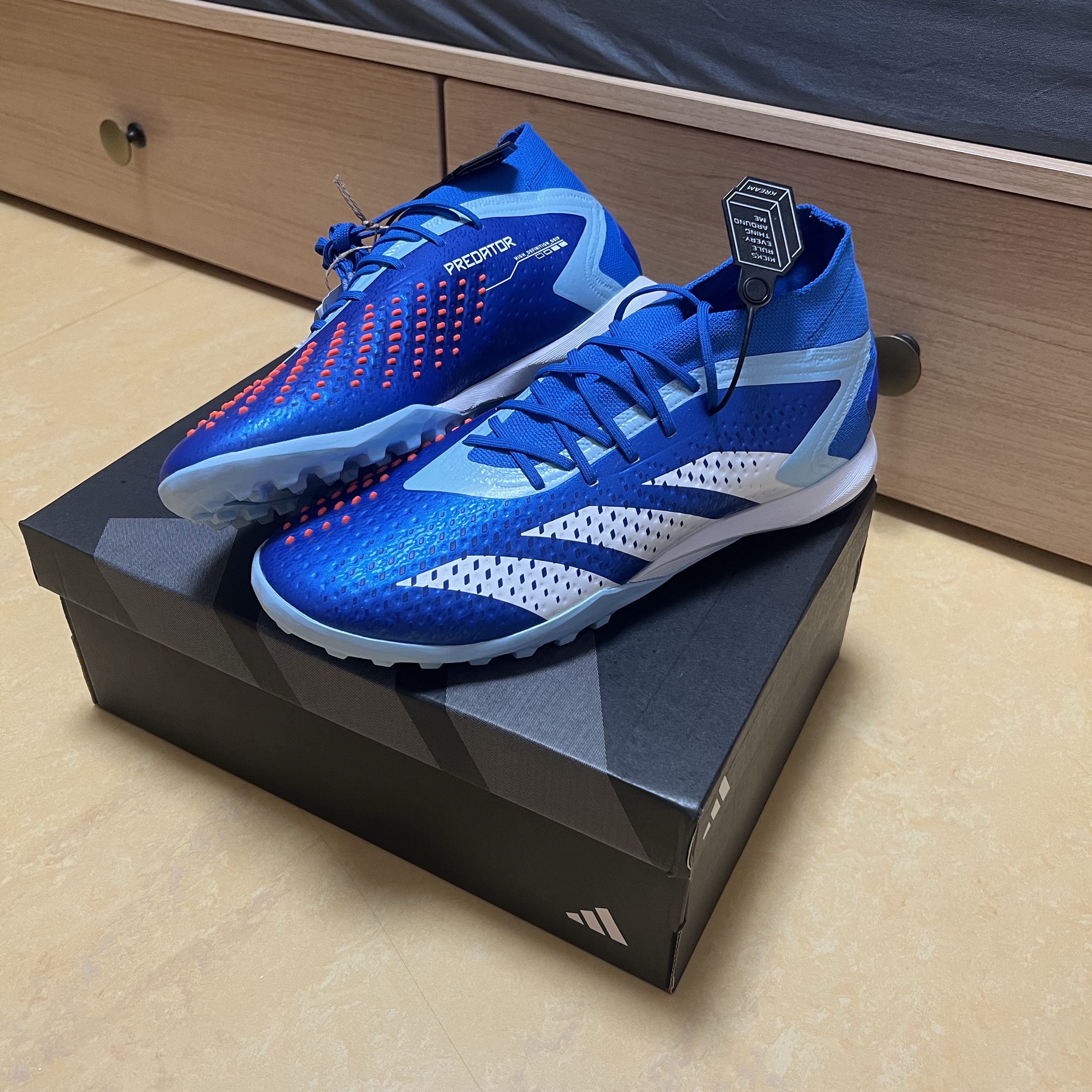 Adidas Predator Accuracy.1 Bright Royal 착용 스타일 - 1