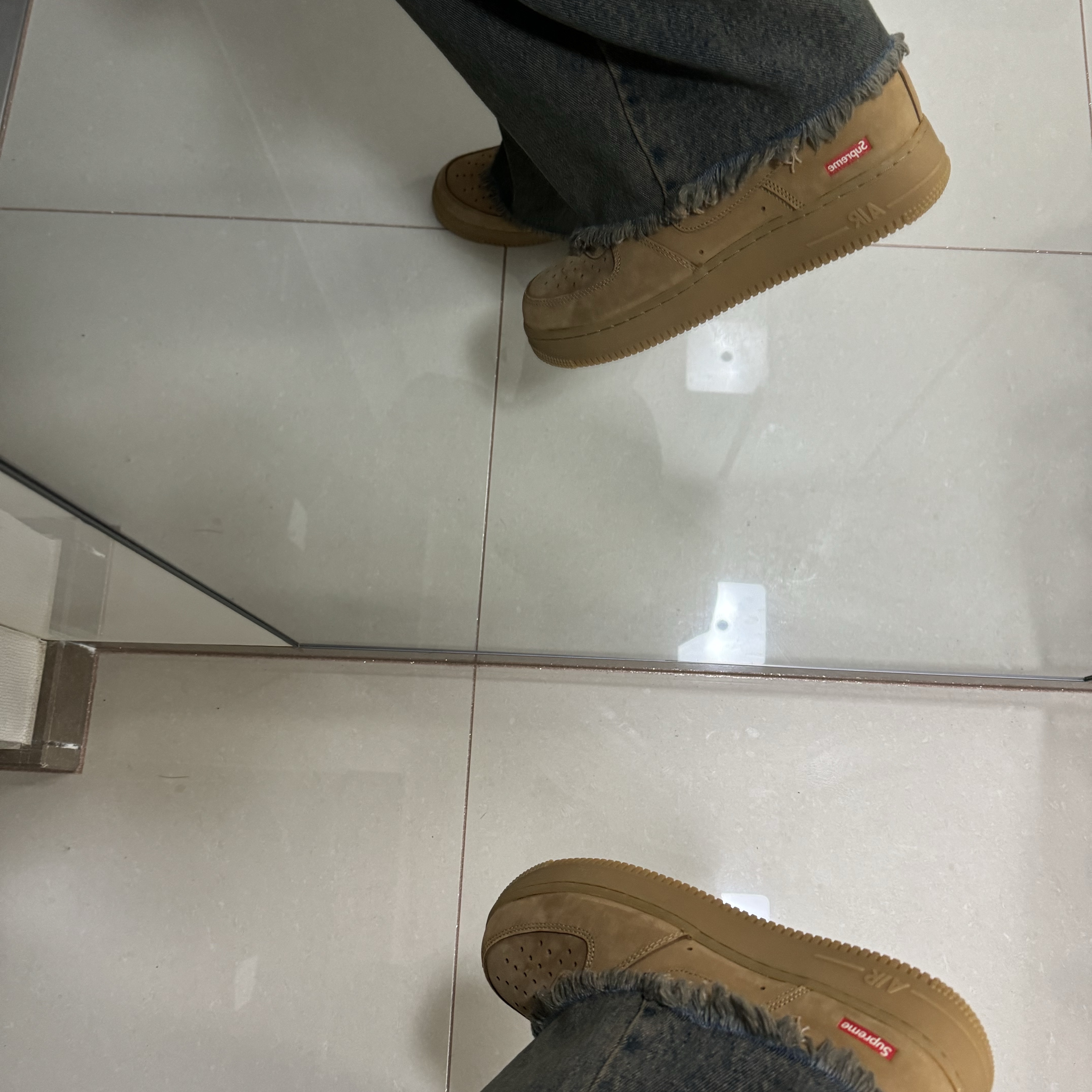 Nike x Supreme Air Force 1 Low Flax 착용 스타일