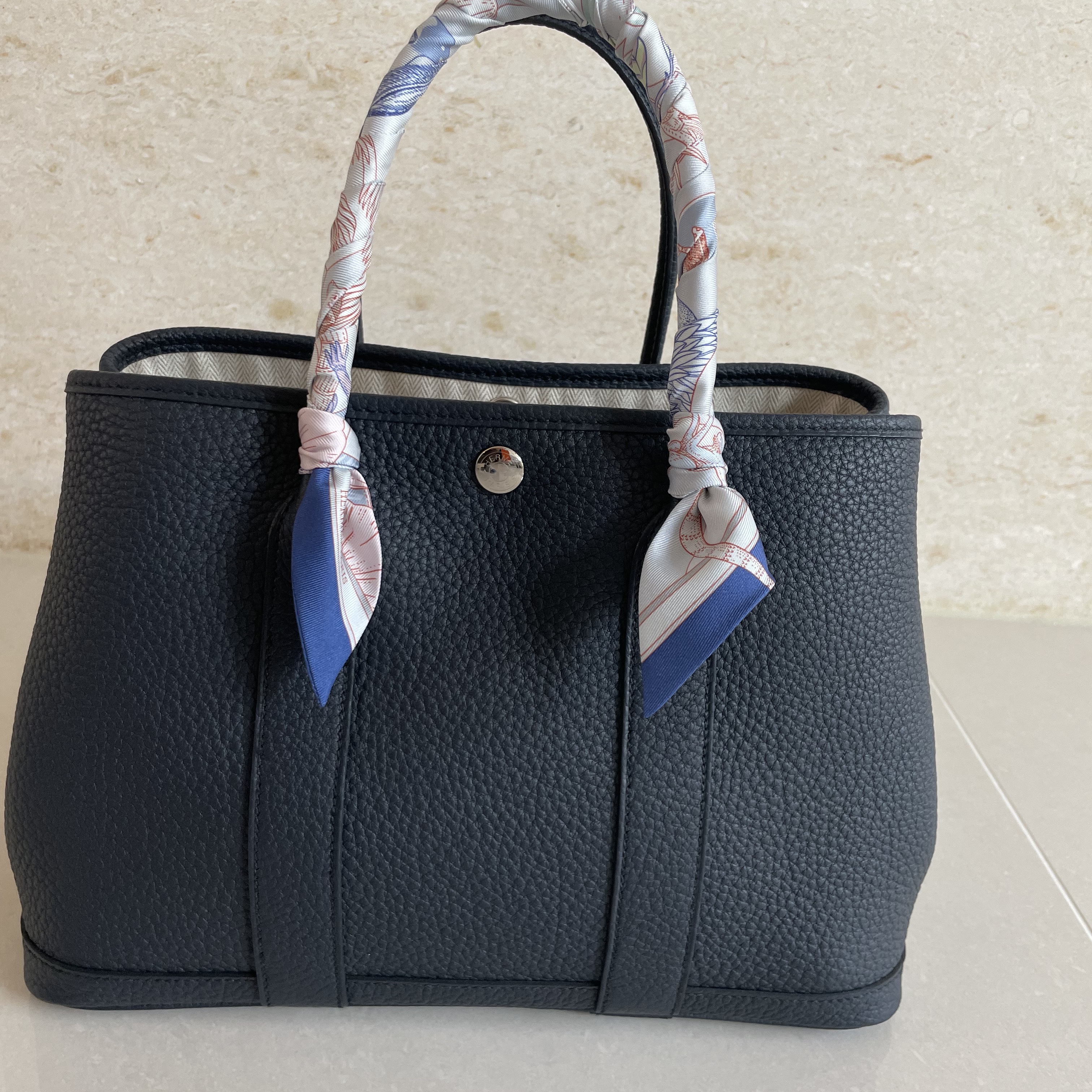 Hermes Garden Party 30 Bag Negonda & Palladium Bleu Indigo 착용 스타일