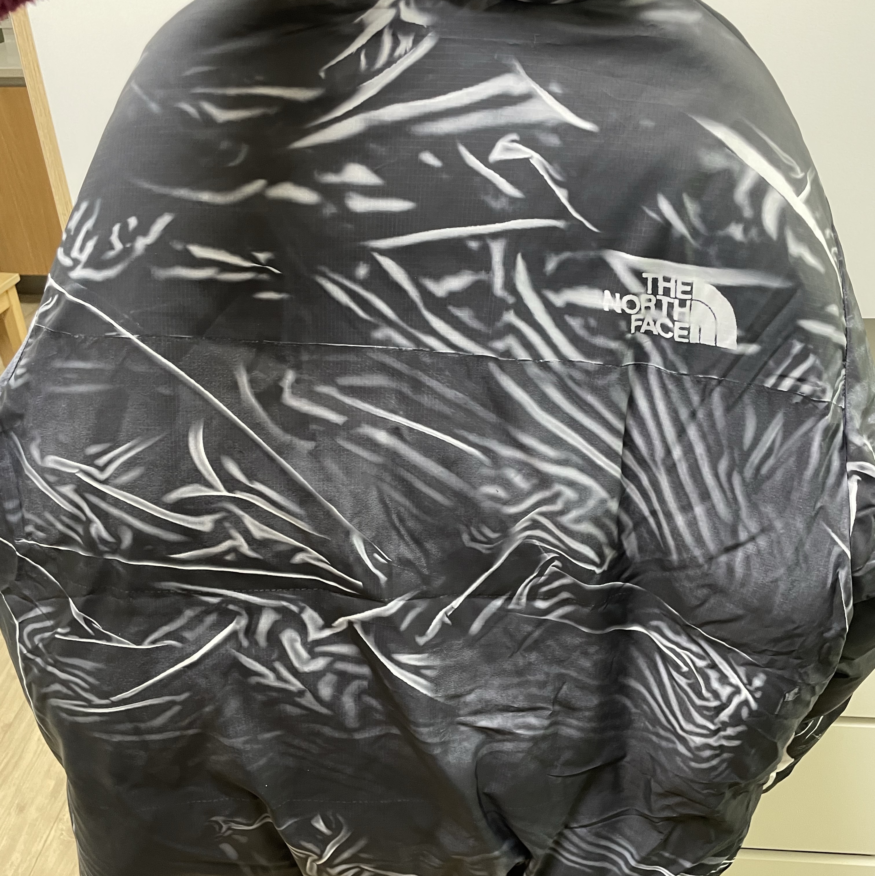 Supreme x The North Face Trompe L’oeil Printed Nuptse Jacket Black - 23SS, Supreme x The North Face Taped Seam Shell Jacket Times Square - 22FW 착용 스타일 - 3