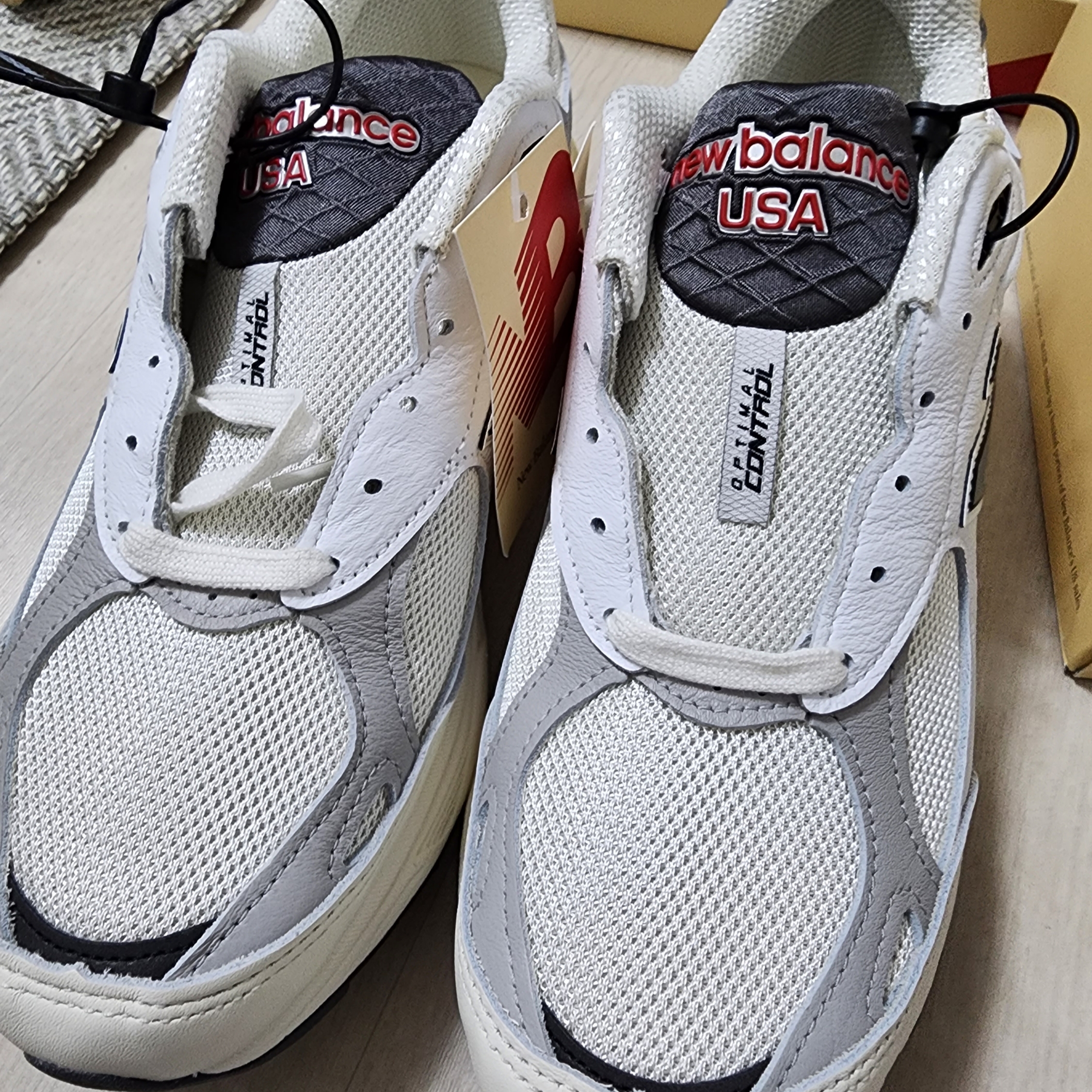 New Balance 990v3 Made in USA Sea Salt 착용 스타일