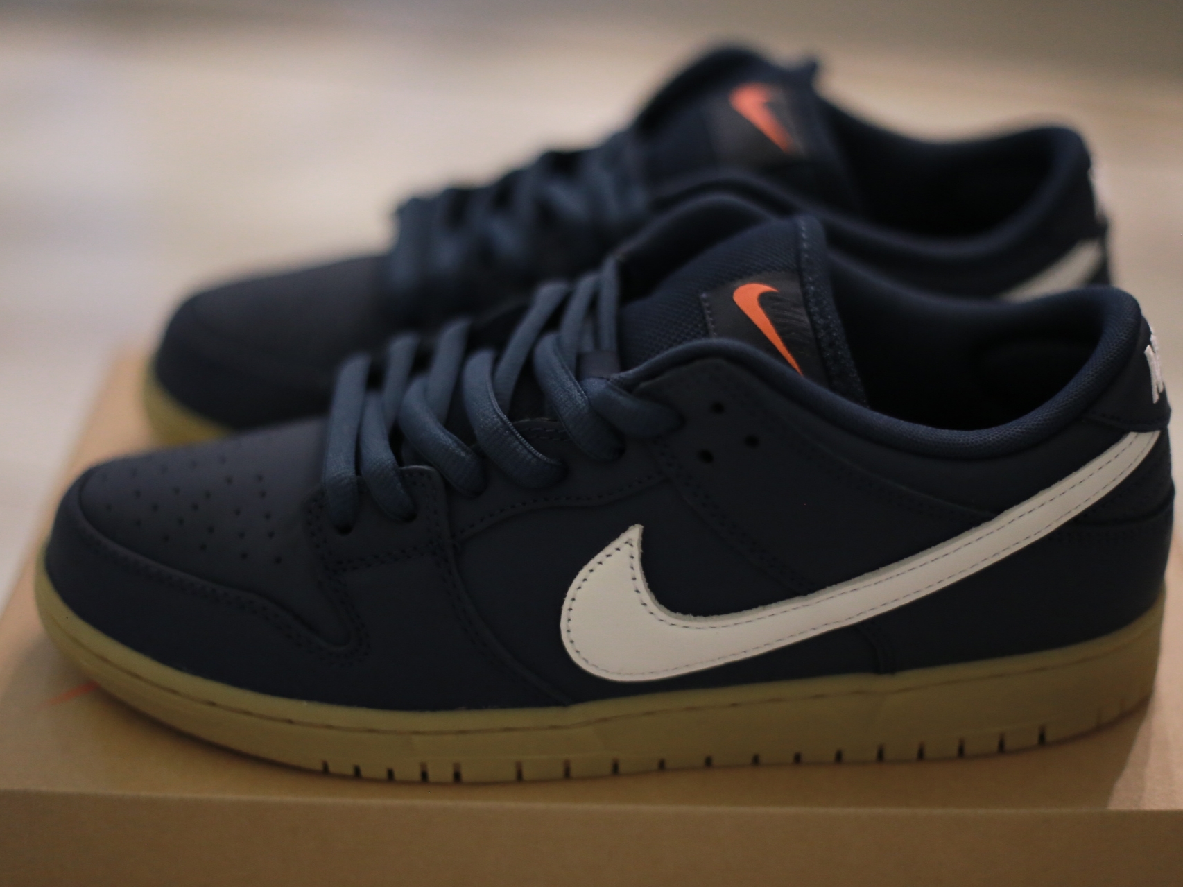 Nike SB Dunk Low Pro Navy Gum 착용 스타일 - 1