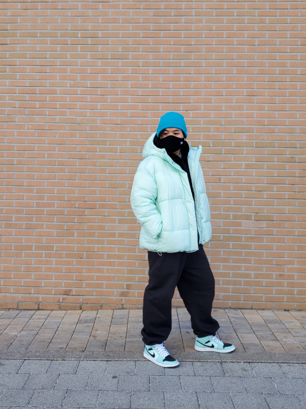 (W) Jordan 1 Mid Teal Tint, (W) Nike NRG Solo Swoosh Fleece Pants Black White - US/EU 착용 스타일 - 4