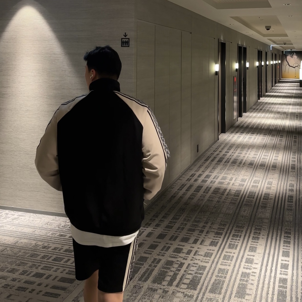 Gucci Oversize Technical Jersey Jacket Black 착용 스타일 - 1