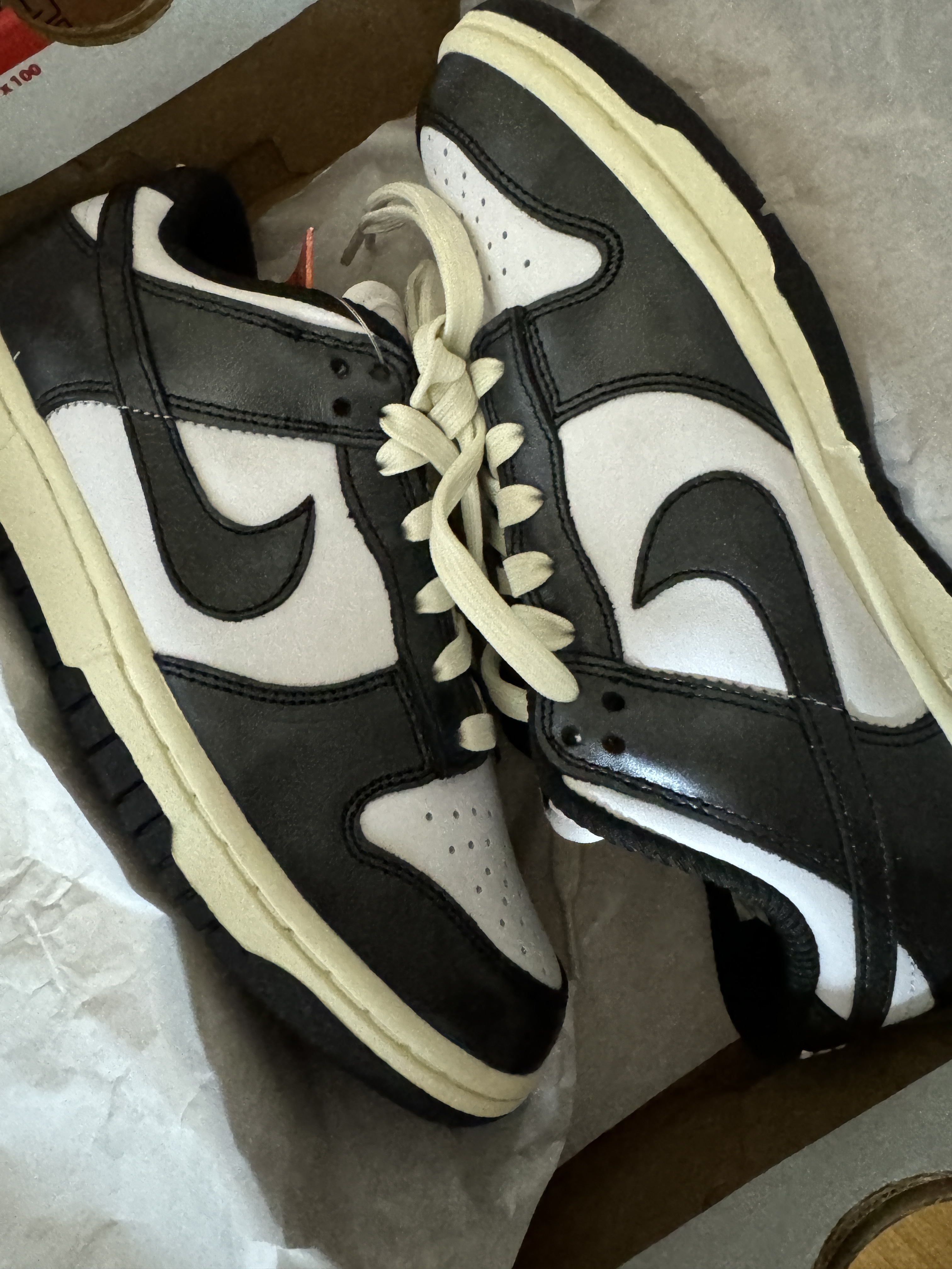 (W) Nike Dunk Low Vintage Black and White 착용 스타일
