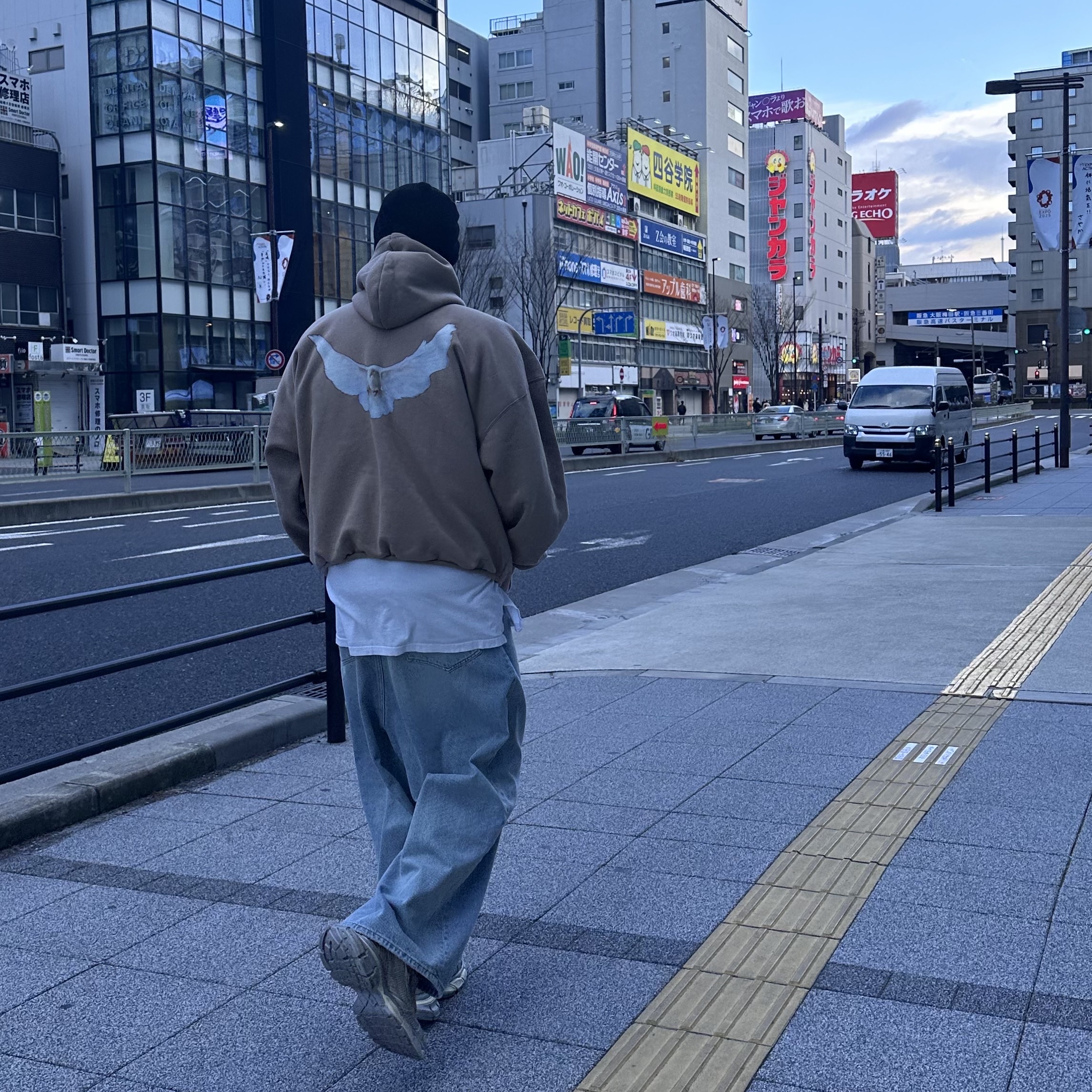 Yeezy Gap Engineered By Balenciaga Padded Hoodie Beige, (W) Balenciaga 3XL Sneakers Light Beige 착용 스타일 - 1