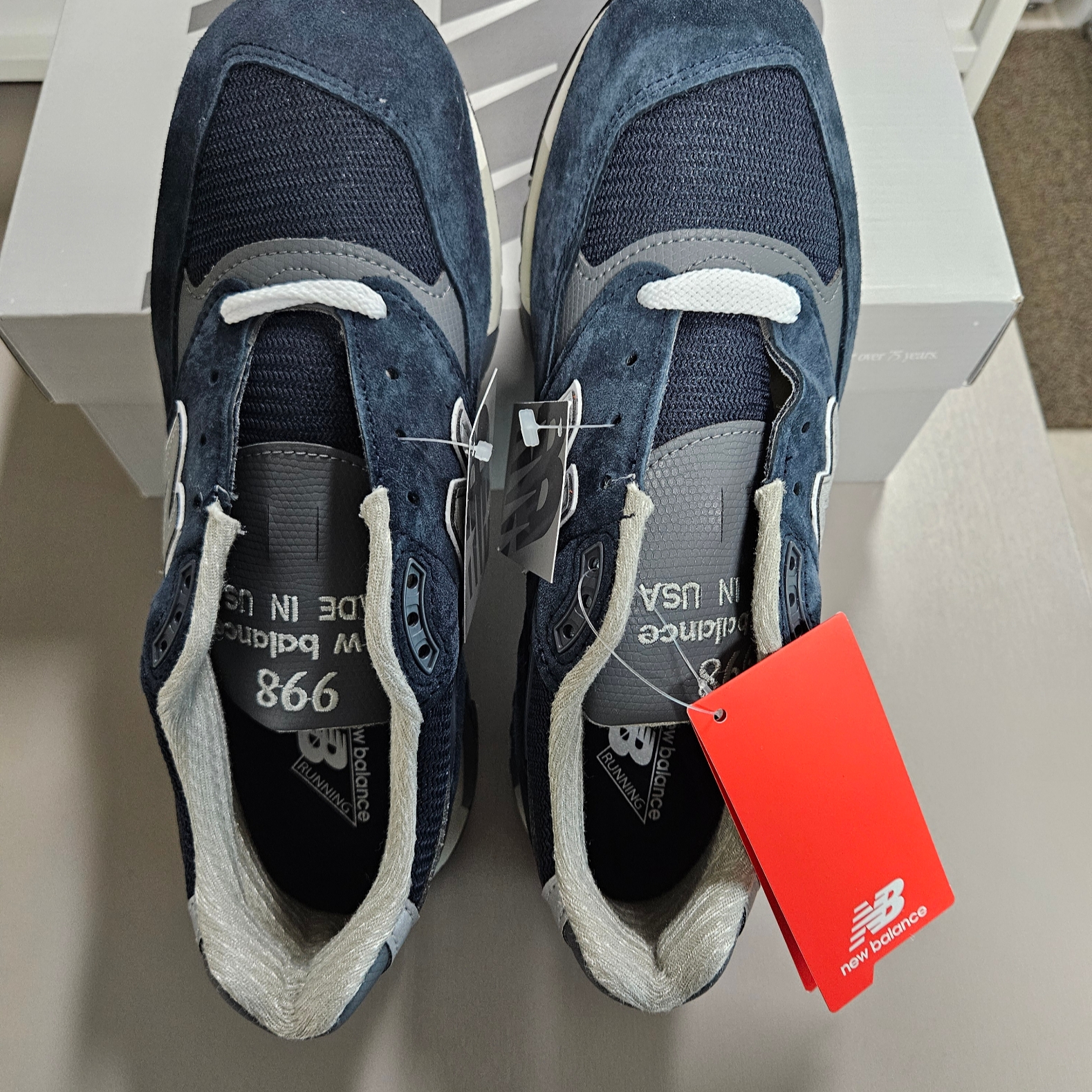New Balance 998 Made in USA Navy Grey 착용 스타일 - 6