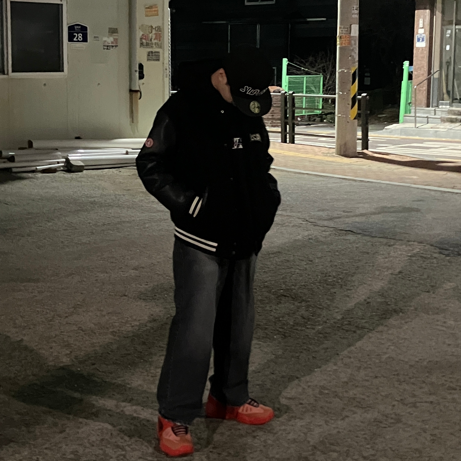 Nike x Ambush Air Adjust Force SP Light Madder Root and Burgundy Crush, Supreme Script New Era Black - 23SS 착용 스타일 - 3