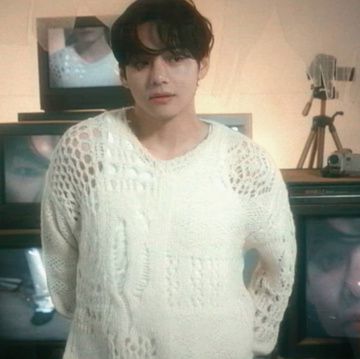 Our Legacy V-Neck Crochet Airy Alpaca Bone 착용 스타일 - 1