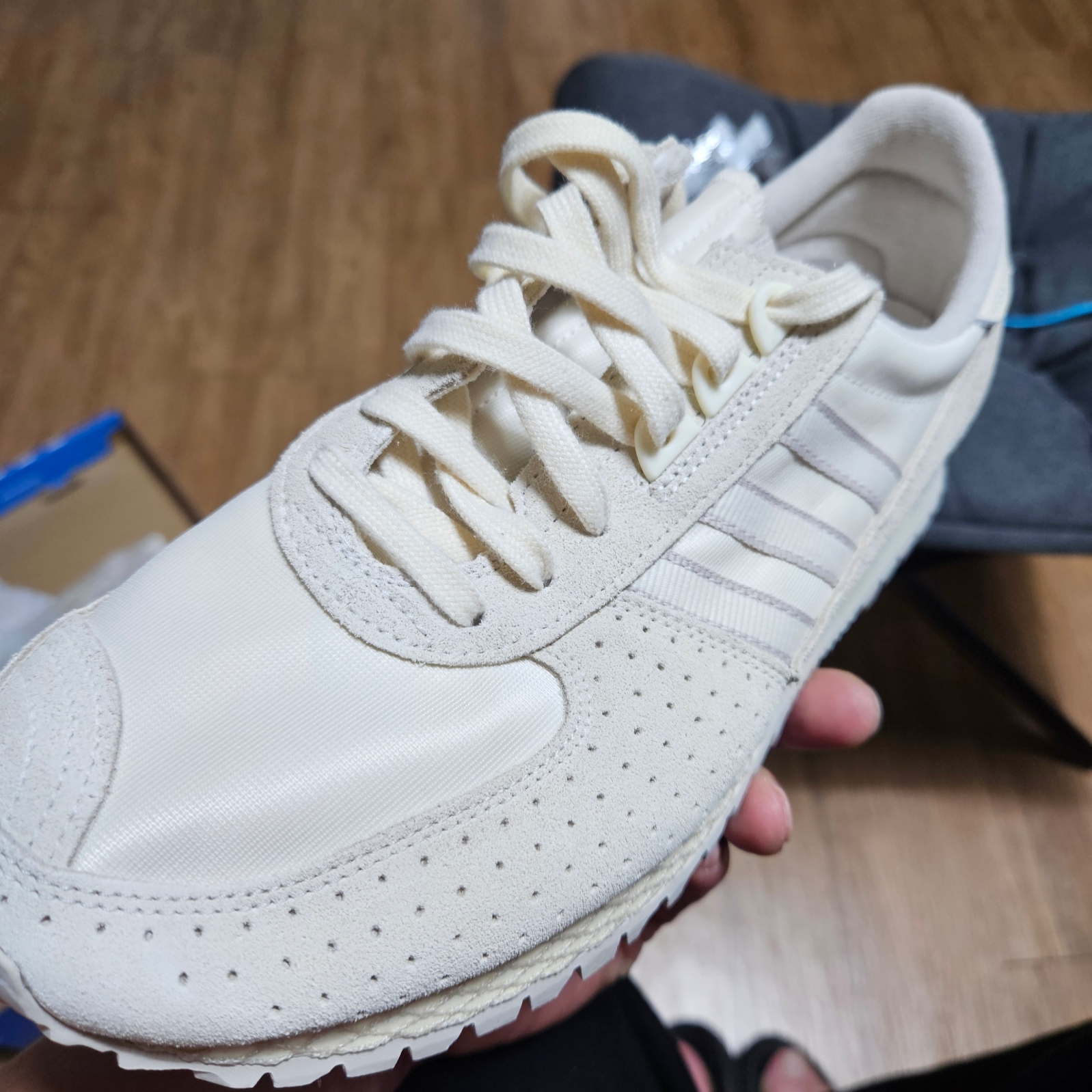 Adidas City Marathon PT White Brown 착용 스타일 - 1