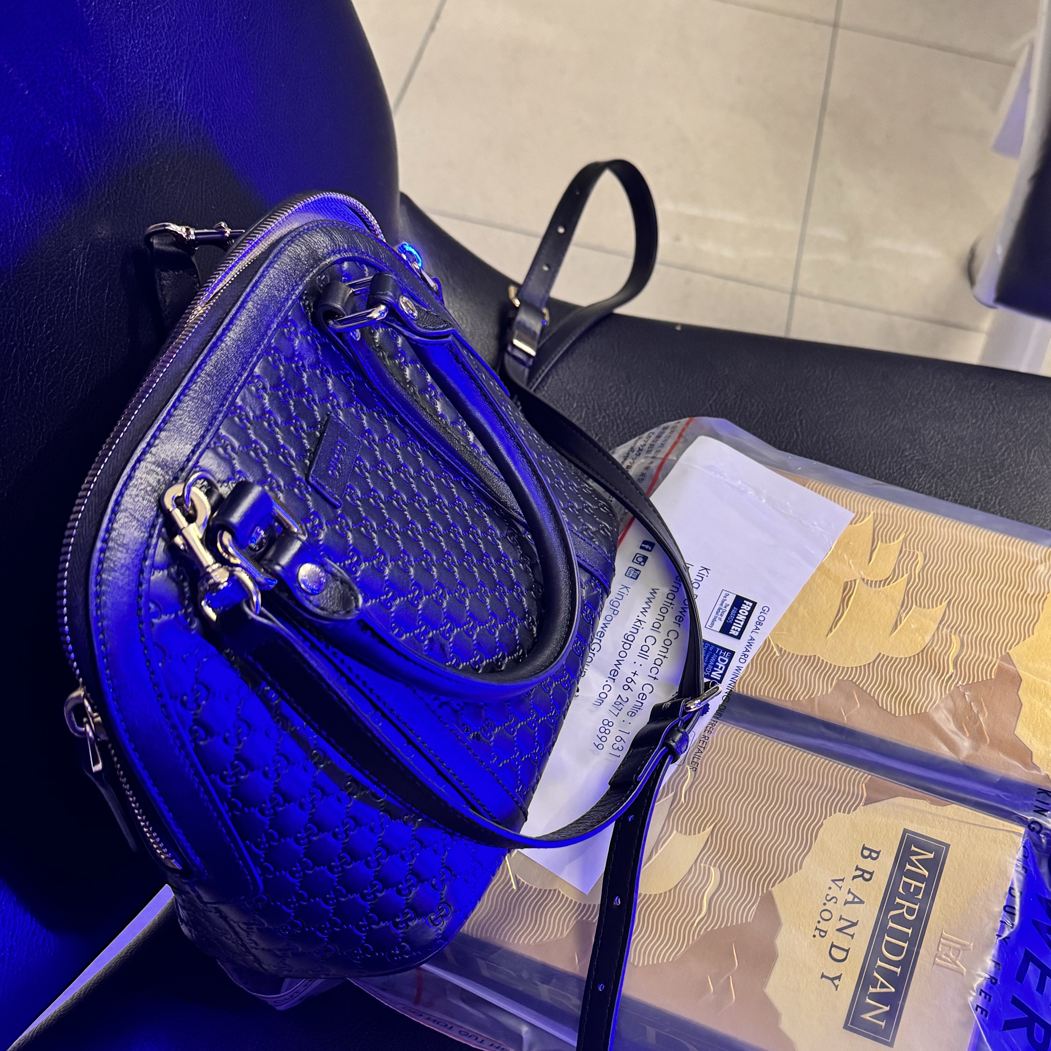 Gucci Micro Ssima Mini Dome Tote Bag Black 착용 스타일