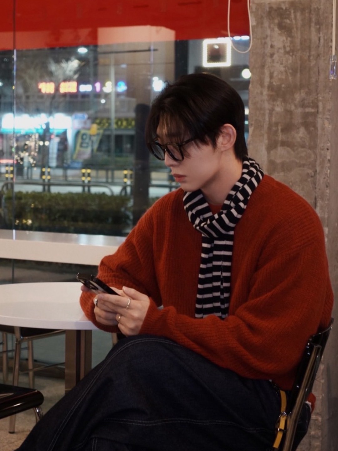 Uniqlo x JW Anderson Striped Chunky Scarf Blue, Acne Studios Mohair Check Muffler Grey Green Black 착용 스타일 - 4