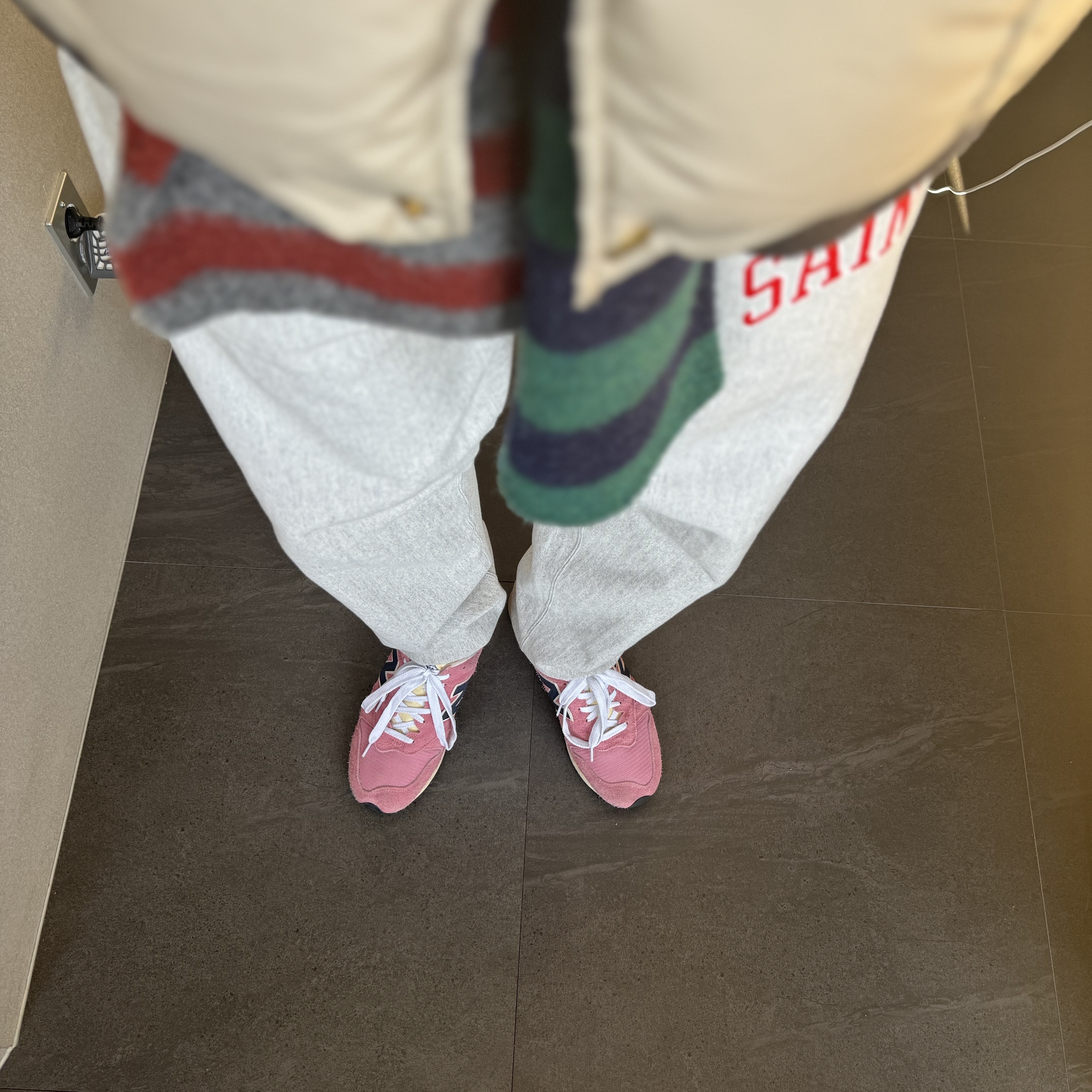 New Balance x Aime Leon Dore 1300 Dusty Pink, Saint Mxxxxxx Sweatpants Logo Gray - 23AW 착용 스타일