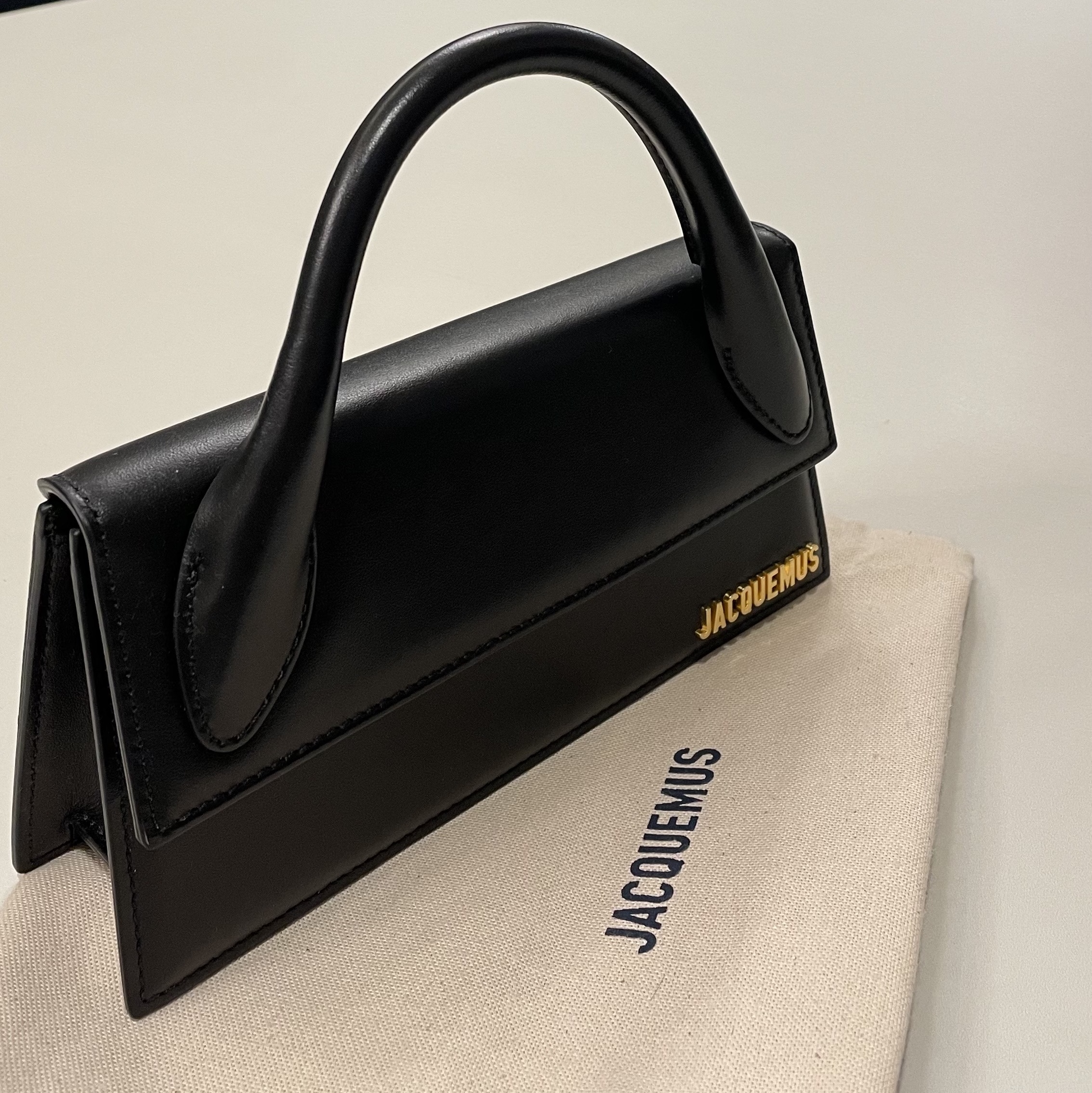 Jacquemus Le Chiquito Long Leather Handbag Black Silver 착용 스타일 - 1